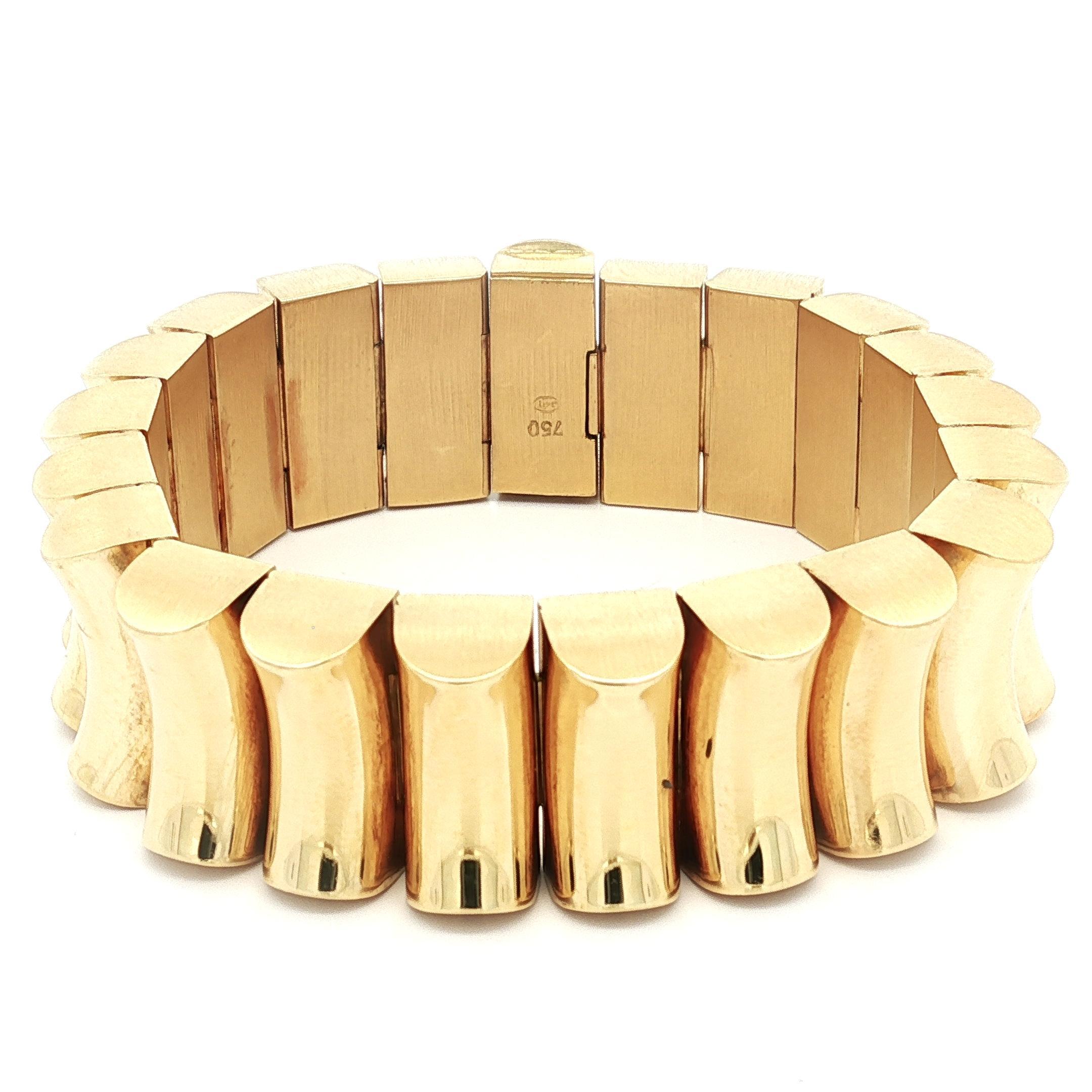 Pulsera de Declaración Cóncava Lisa Flexible Redondeada Pulida de Oro de 18k Vintage en venta 2