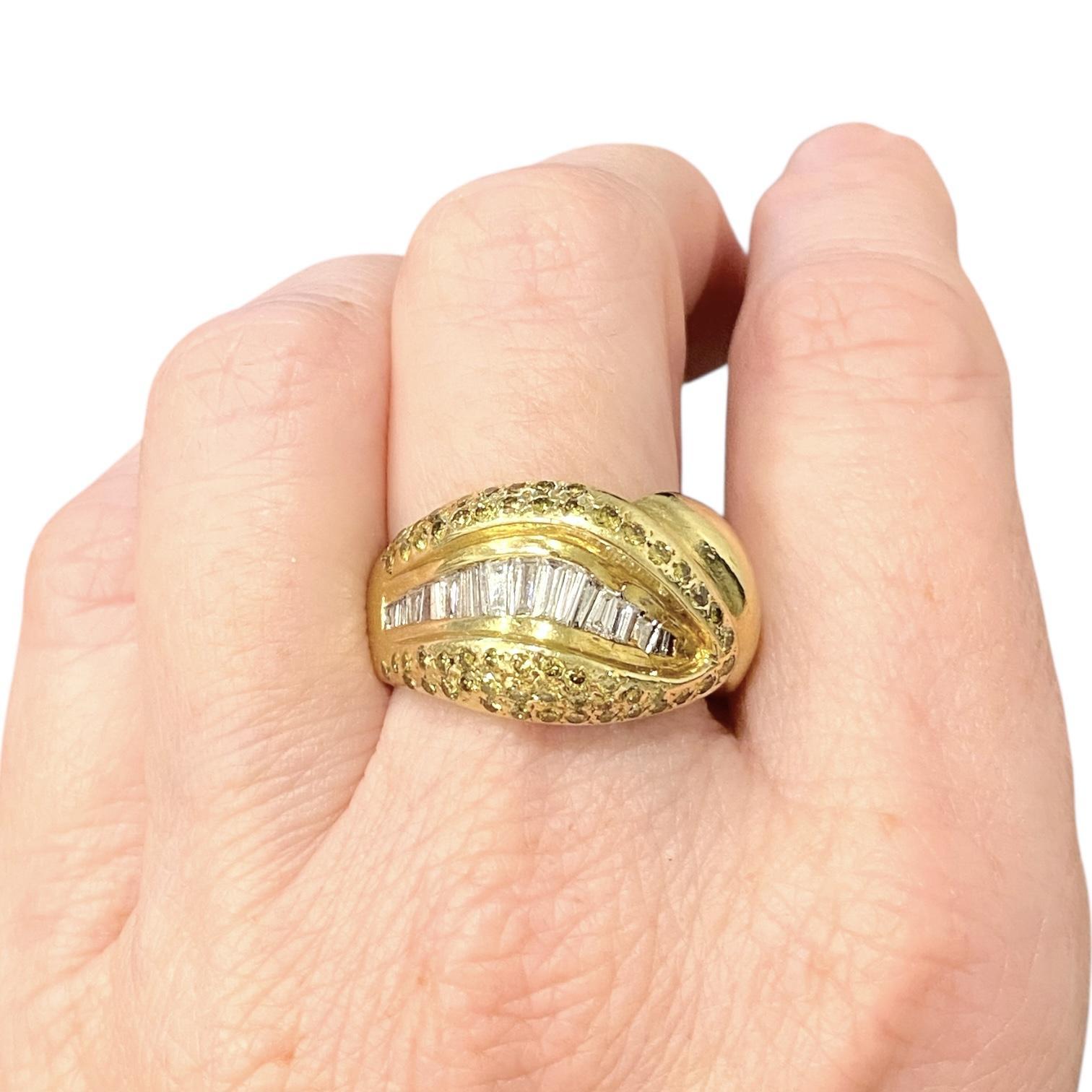 Anello vintage in oro 18 carati con diamanti bianchi e gialli in stile serpente in vendita 3