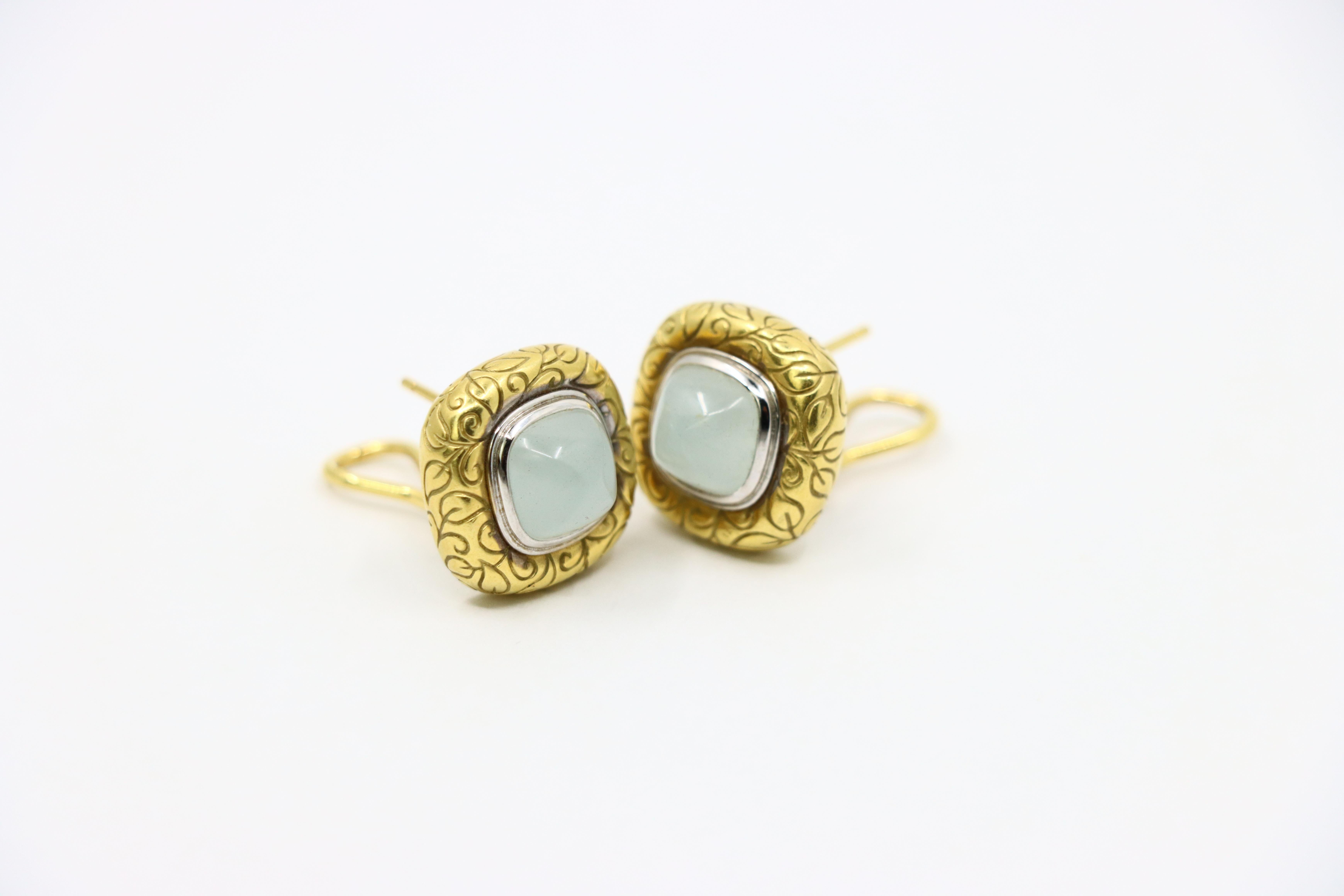 Vintage 18K Gold Square Jade Cabochon Earrings In Good Condition For Sale In Flushing, NY