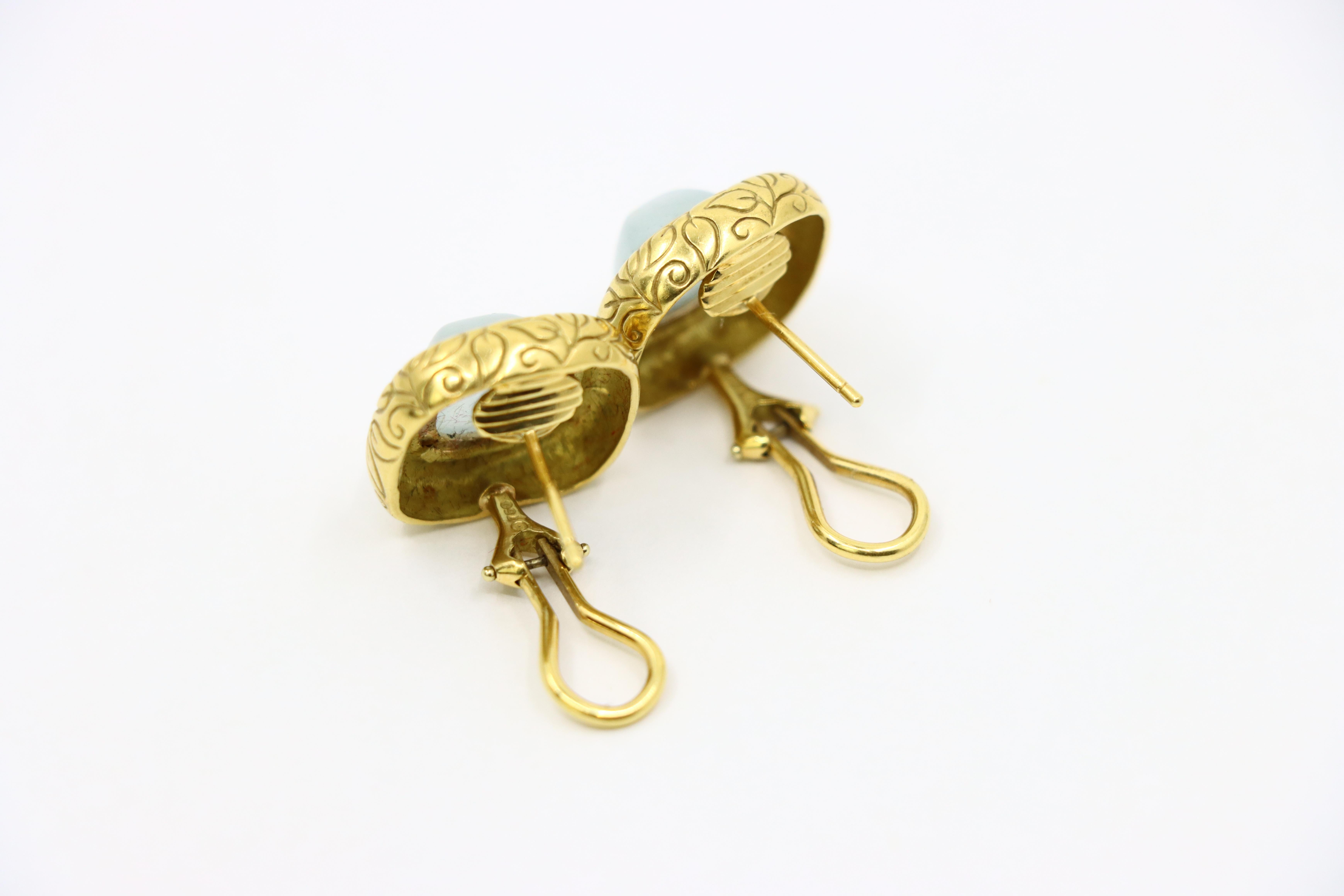 Women's or Men's Vintage 18K Gold Square Jade Cabochon Earrings For Sale