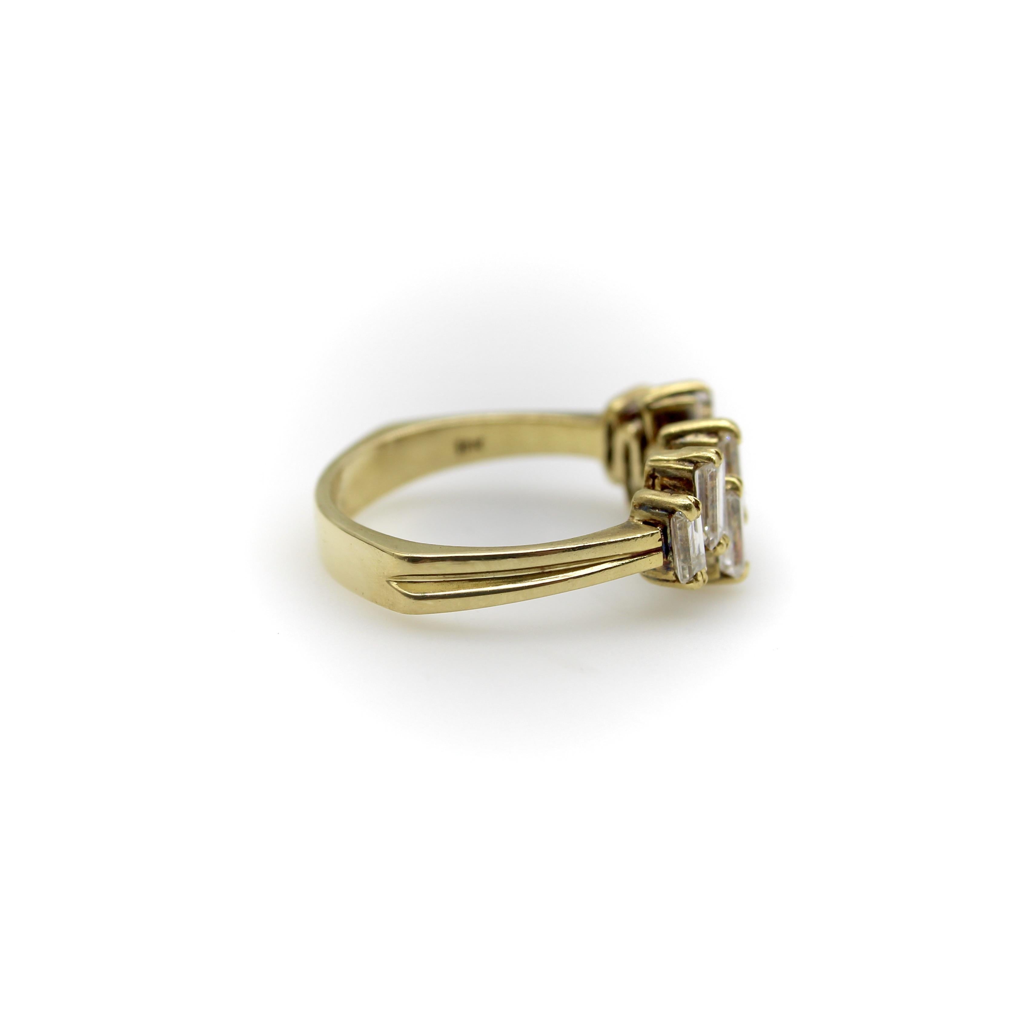 Anillo vintage de diamantes baguette escalonados de oro de 18 quilates Corte baguette en venta