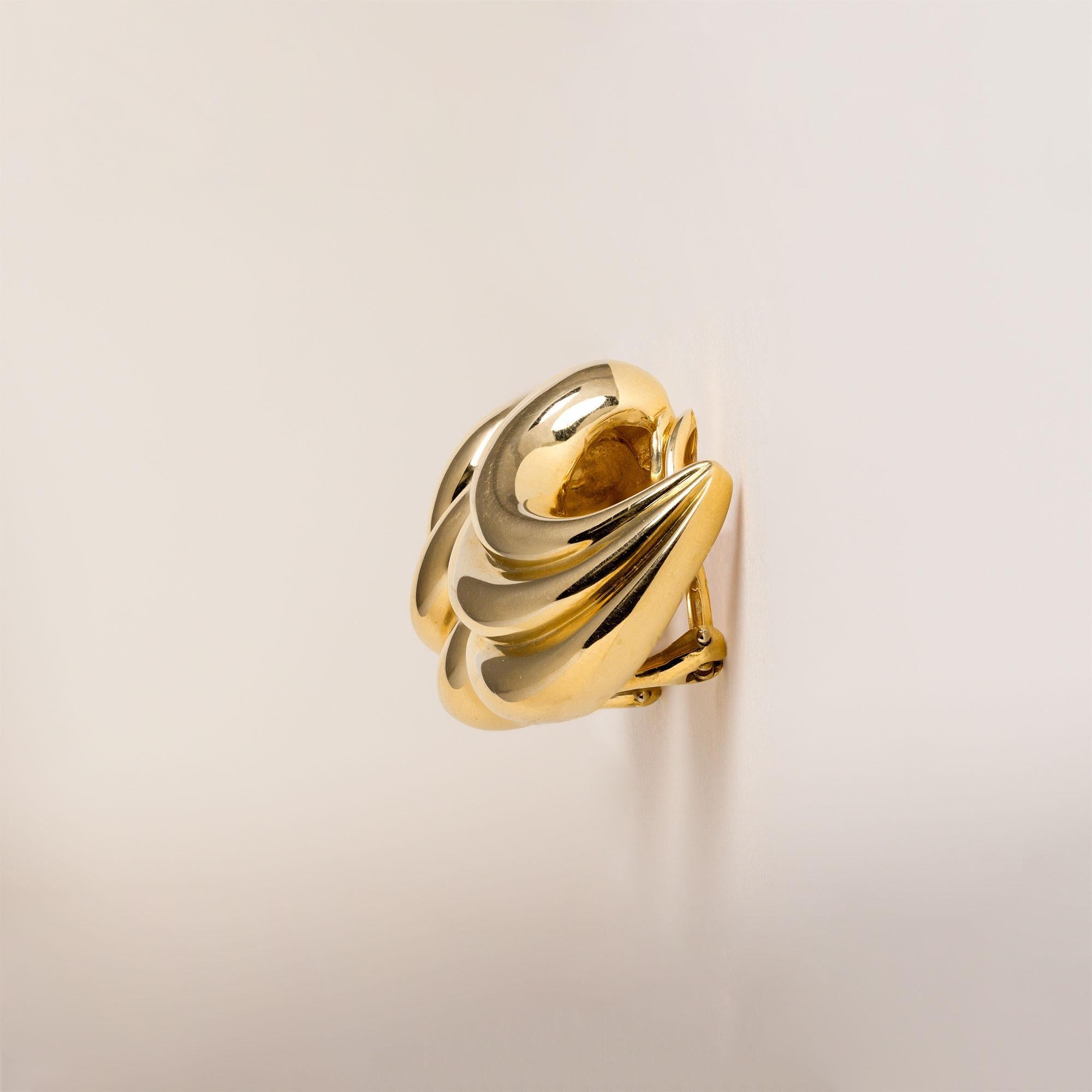 Vintage 18K Gold Swirl Wing Earrings For Sale 1