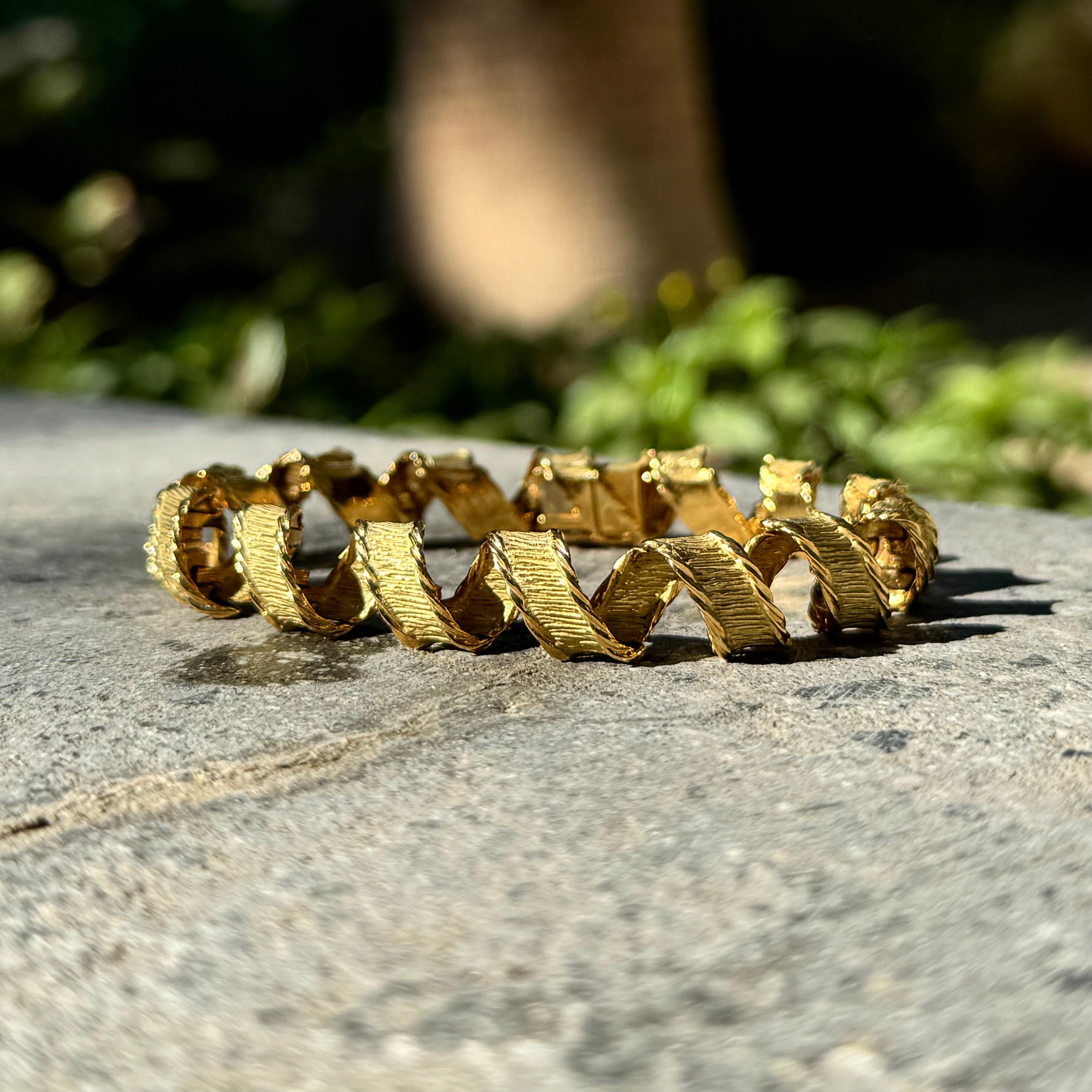 Women's or Men's Vintage 18K Gold Tiffany & Co. French Ribbon Bracelet For Sale