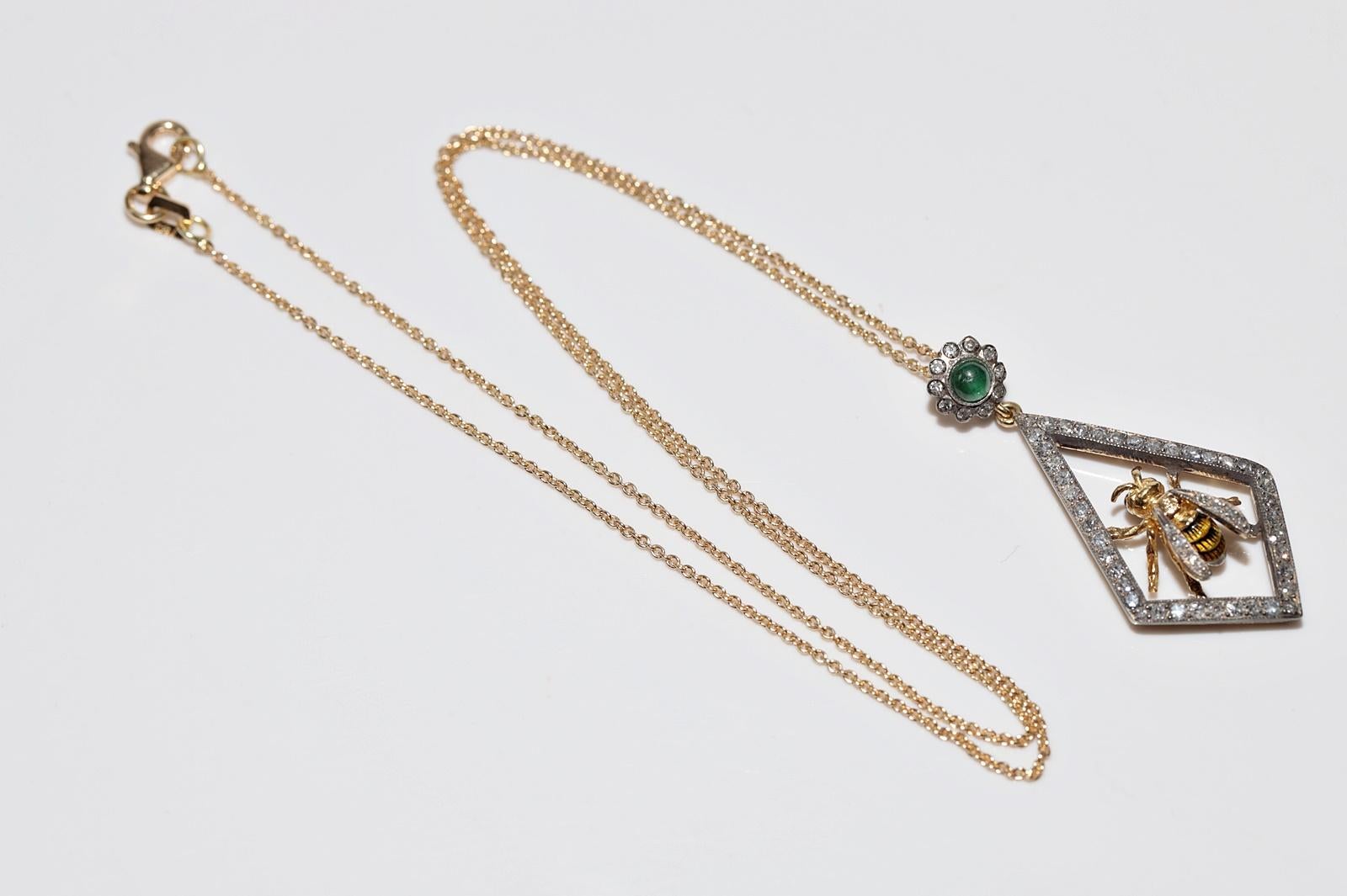 Vintage  18k Gold Top Silver Natural Diamond And Emerald Bee Pendant Necklace For Sale 9