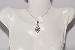 Vintage  18k Gold Top Silver Natural Diamond And Emerald Bee Pendant Necklace