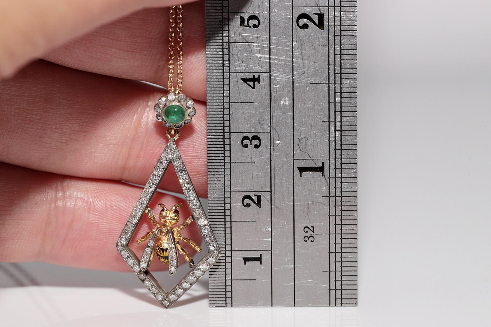 Vintage  18k Gold Top Silver Natural Diamond And Emerald Bee Pendant Necklace In Good Condition For Sale In Fatih/İstanbul, 34