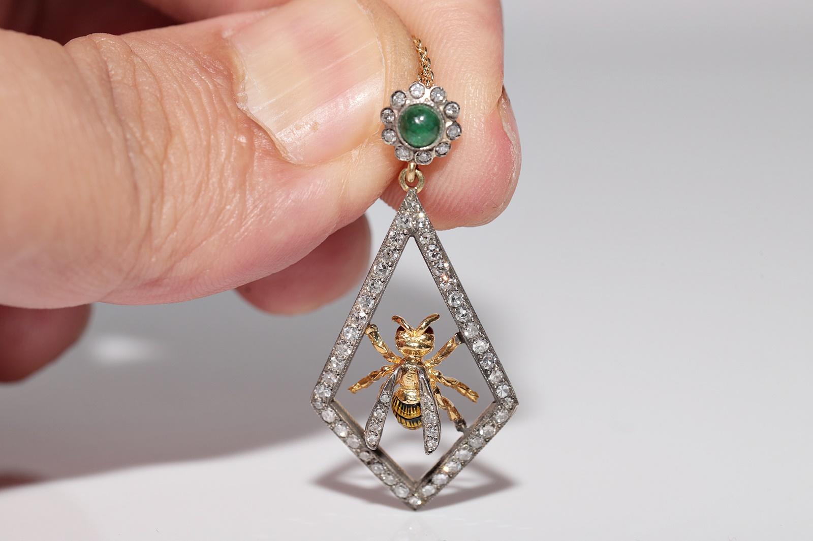 Women's Vintage  18k Gold Top Silver Natural Diamond And Emerald Bee Pendant Necklace For Sale