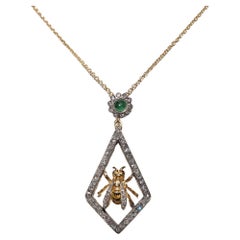 Vintage  Collier pendentif abeille en argent 18k avec diamant naturel et émeraude