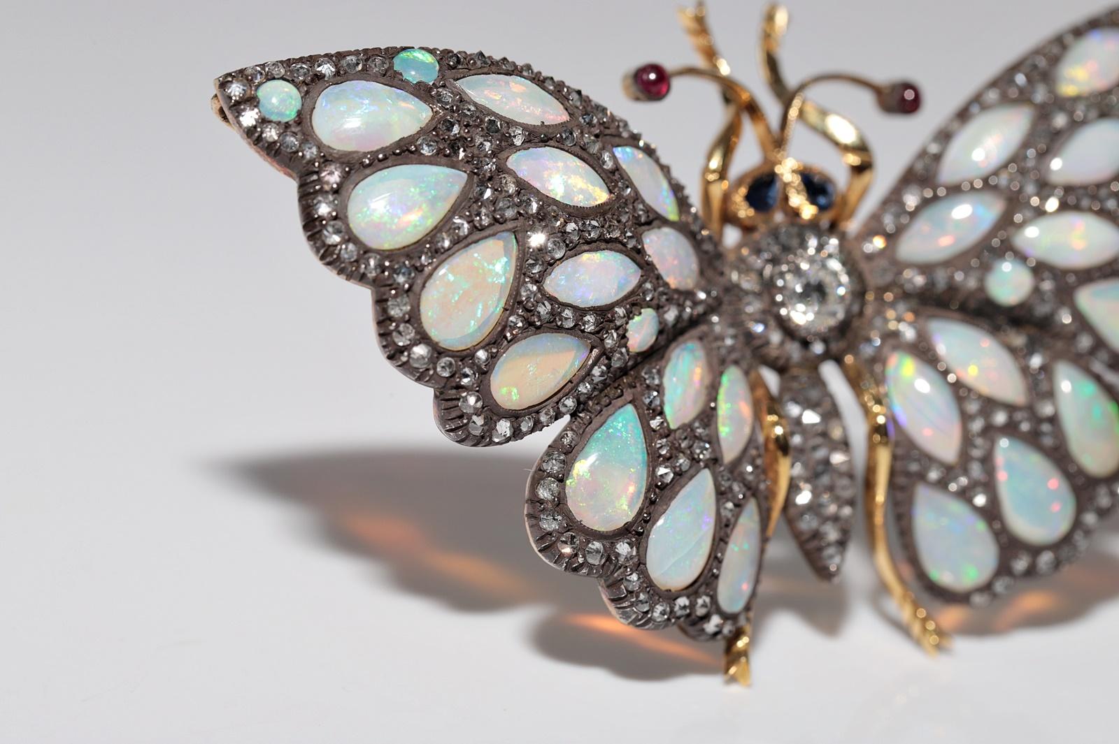 18 Karat Gold Top Silber Vintage  Natürlicher Diamant und Opal Schmetterling Brosche Damen im Angebot