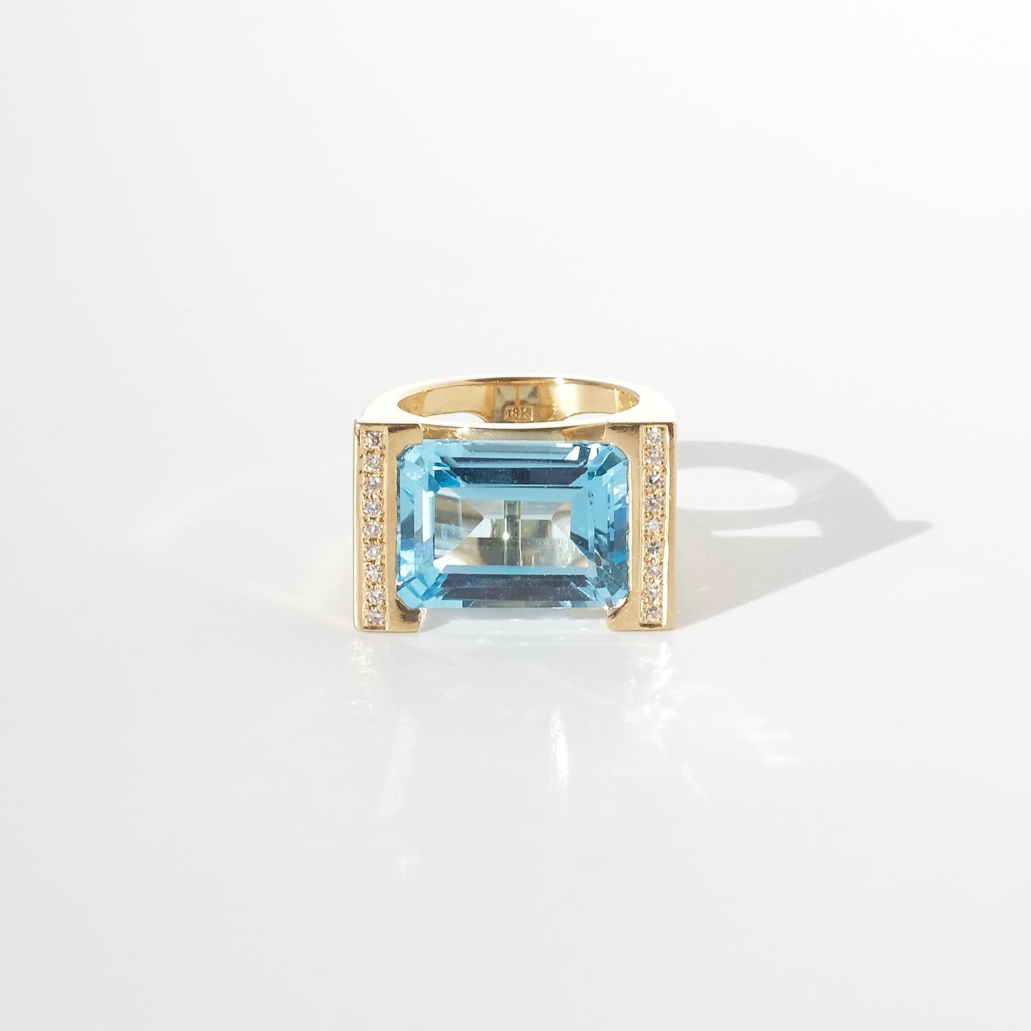 Vintage 18K Gold, Topaz and Diamonds Ring by Horacio Ramirez Achinelli In Good Condition For Sale In Stockholm, SE