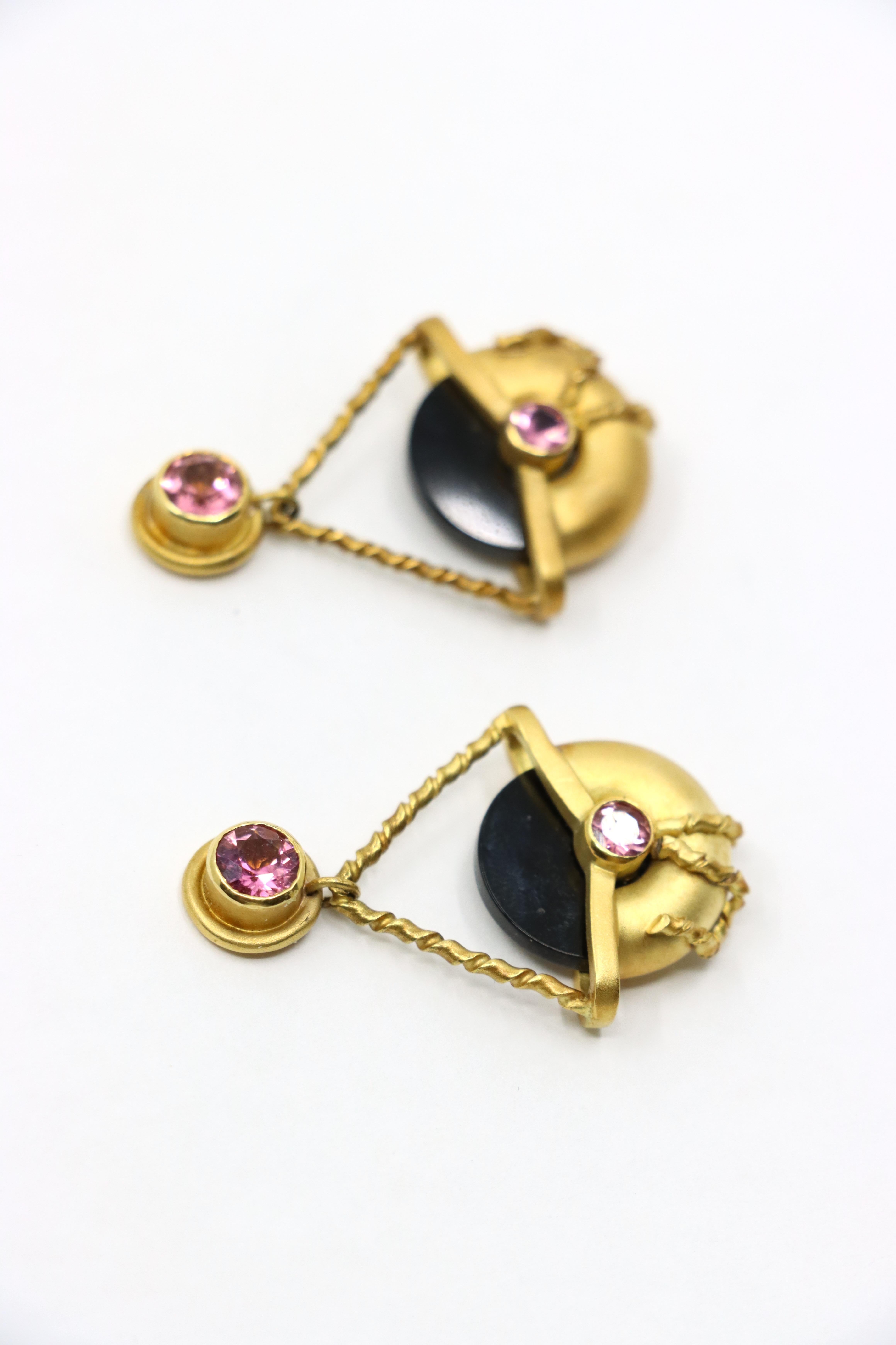 Vintage 18K Gold Tourmaline Onyx Earring For Sale 1