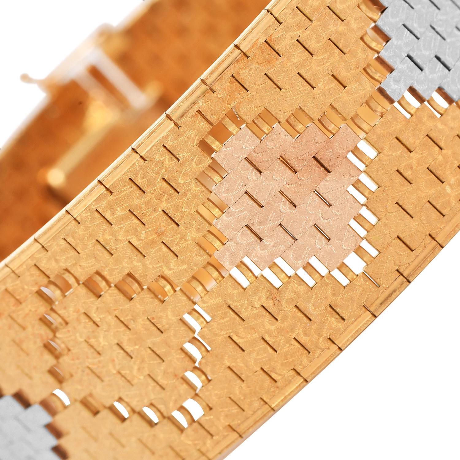 Rétro Bracelet large vintage en or 18 carats à maille texturée et triple tolérance en vente