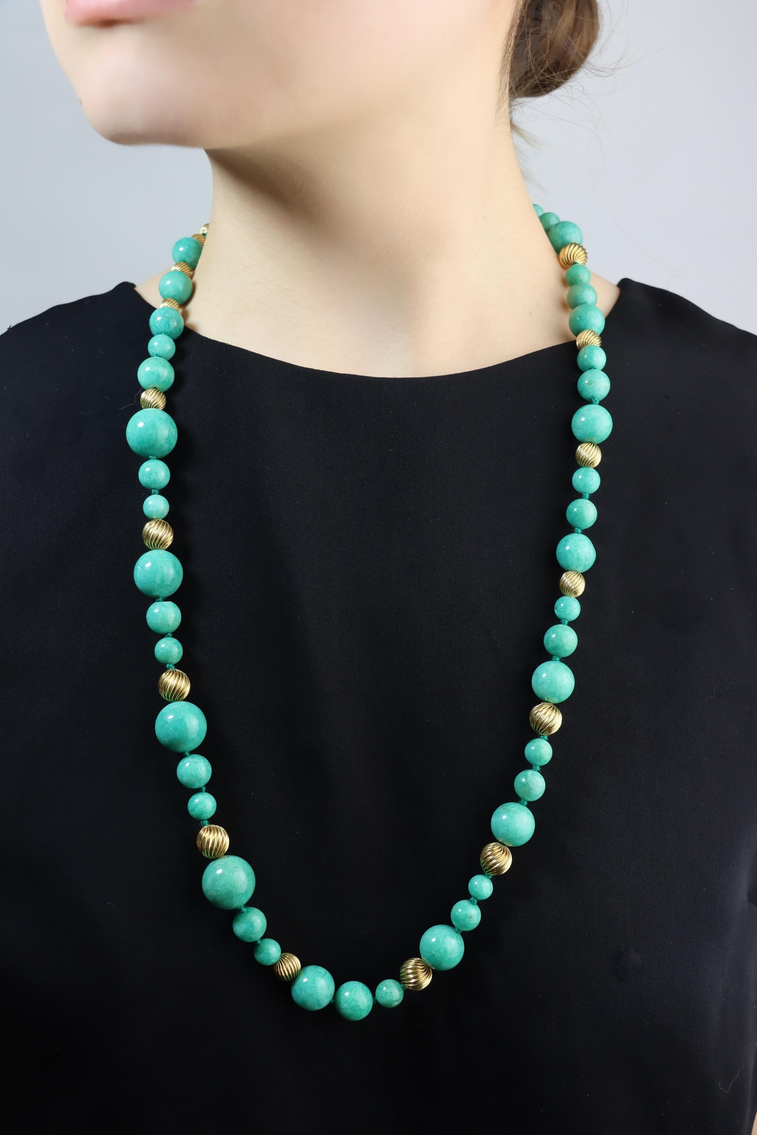 Vintage 18K Gold Turquoise Beads Necklace

Approximate Dimensions:
72.5 cm (Length) 
15.65 mm - 7.19 mm (Turquoise Bead)
90.6 grams in weight