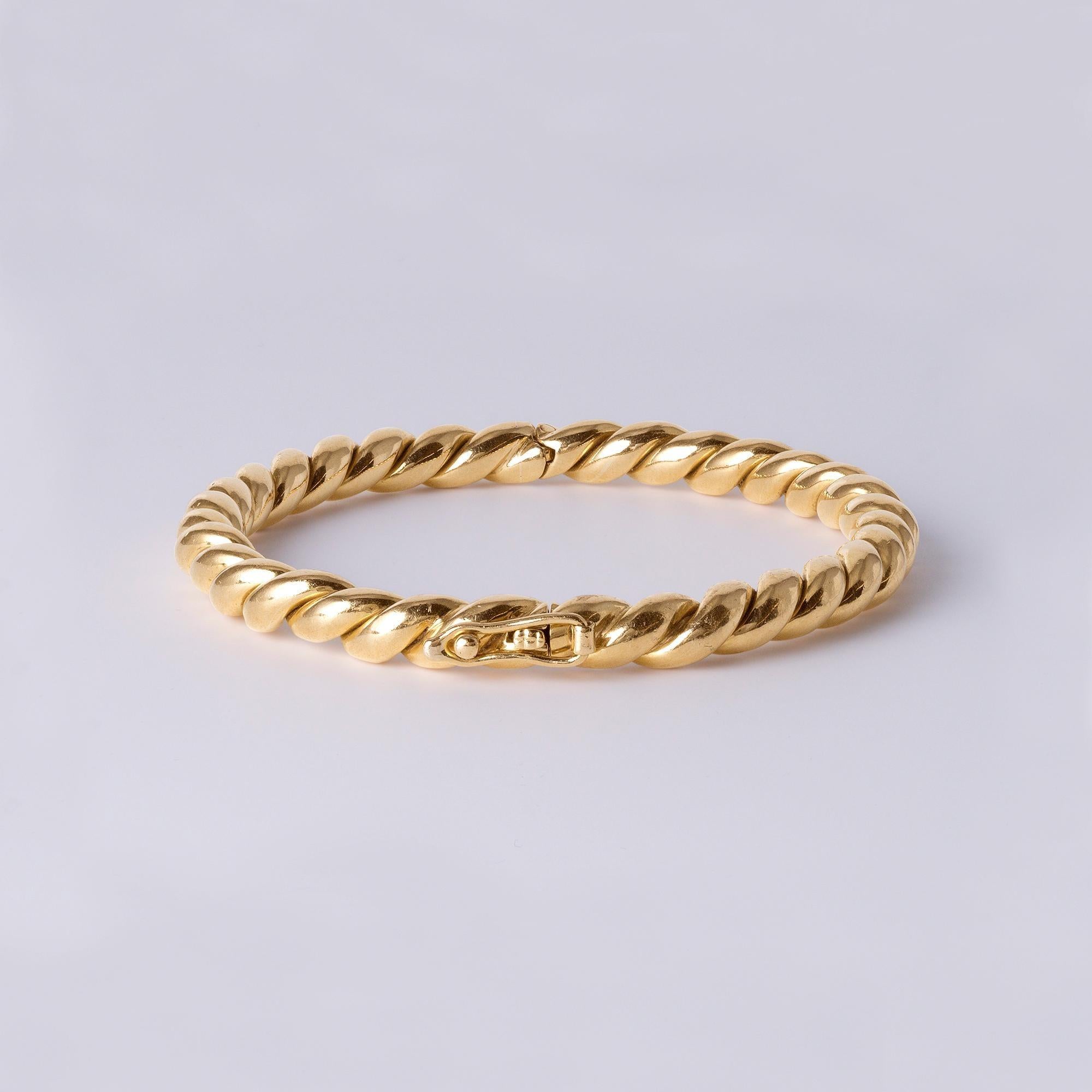 This vintage solid 18K gold bangle features a classic, sleek design with substantial weight and quality craftsmanship. I
deal for stacking or wearing solo.

Material: Solid 18K Yellow Gold (stamped 750 on clasp tongue)
Weight: 52.5 grams
Size: