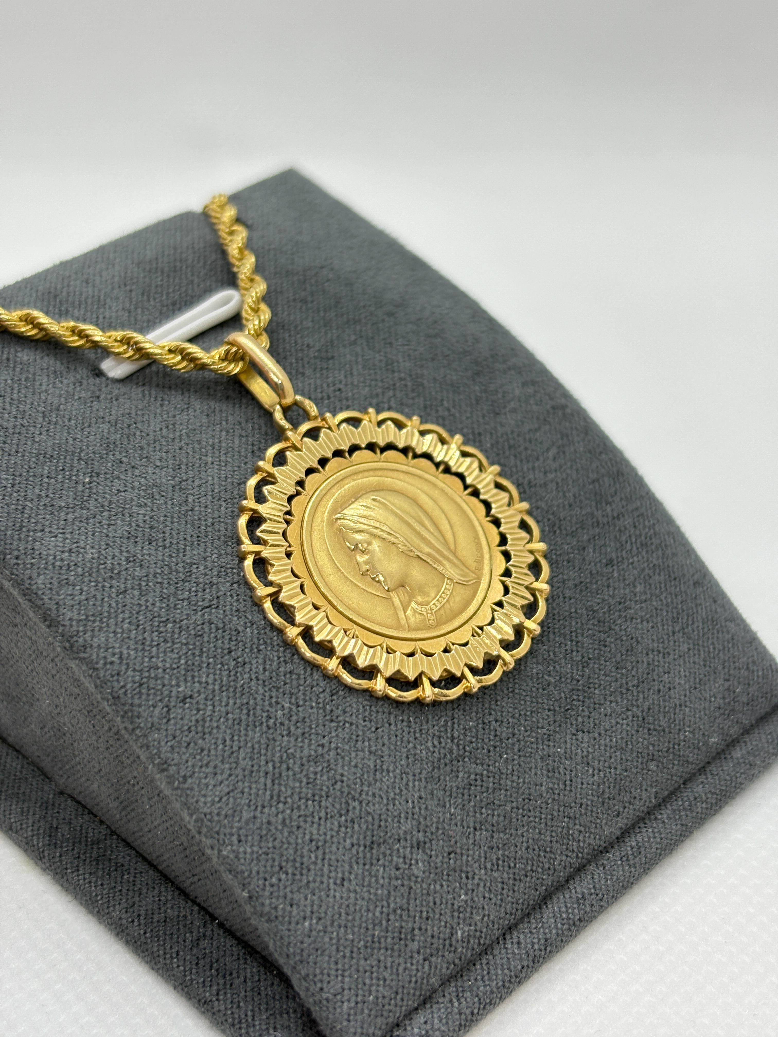 Medaglia d'epoca in oro 18k di Émile Dropsy - Ciondolo religioso francese in vendita 7