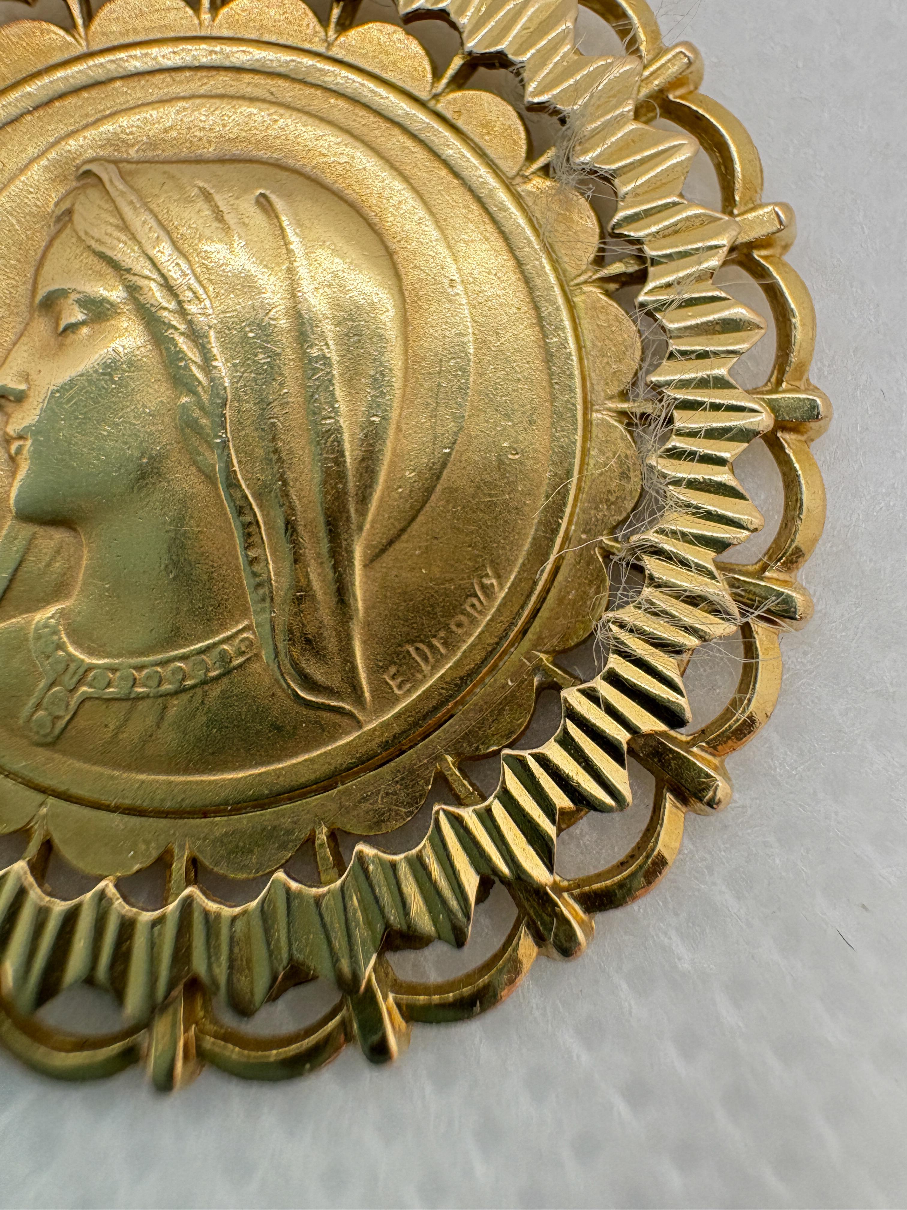 Belle Époque Medaglia d'epoca in oro 18k di Émile Dropsy - Ciondolo religioso francese in vendita