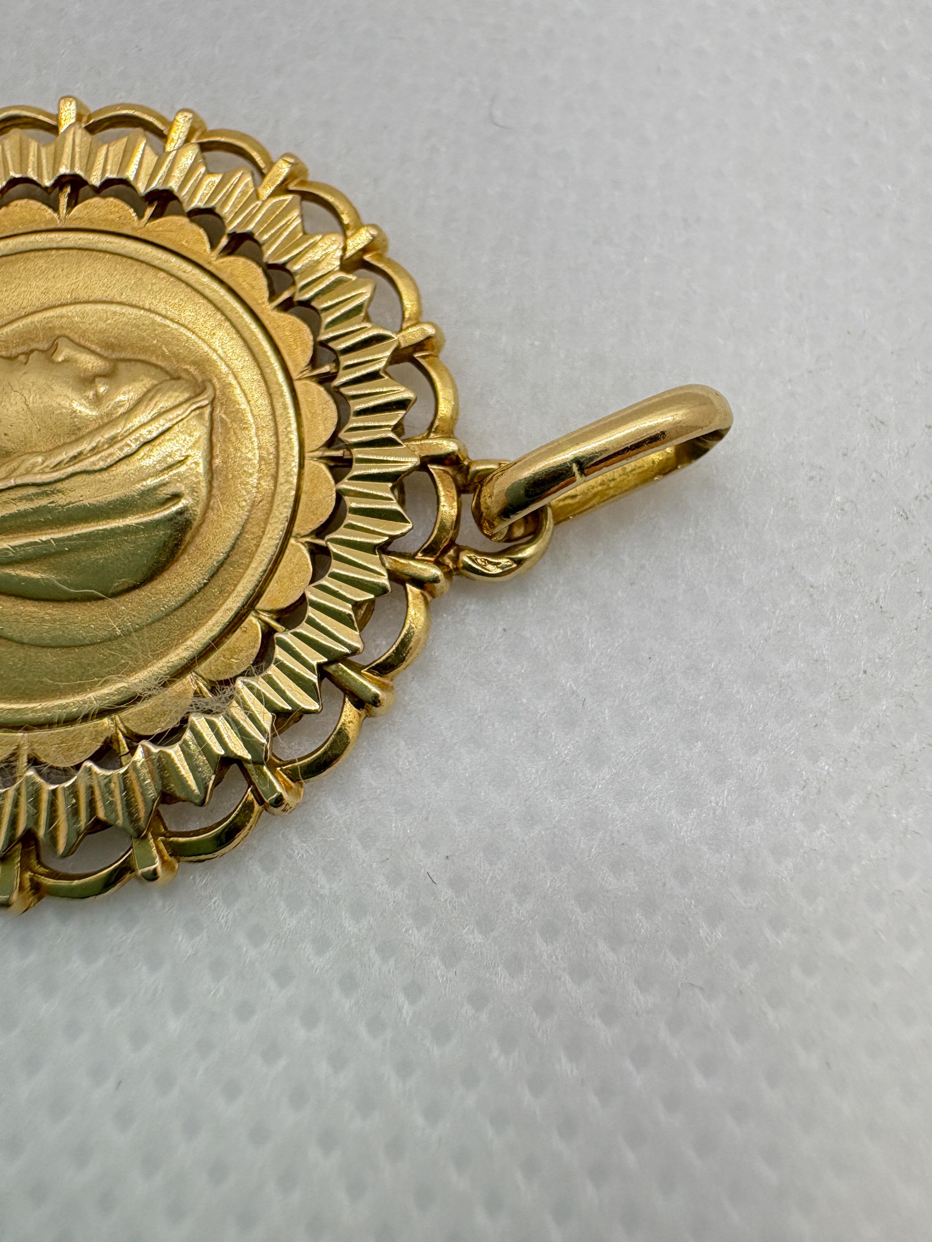 Medaglia d'epoca in oro 18k di Émile Dropsy - Ciondolo religioso francese In condizioni buone in vendita a BÉZIERS, FR