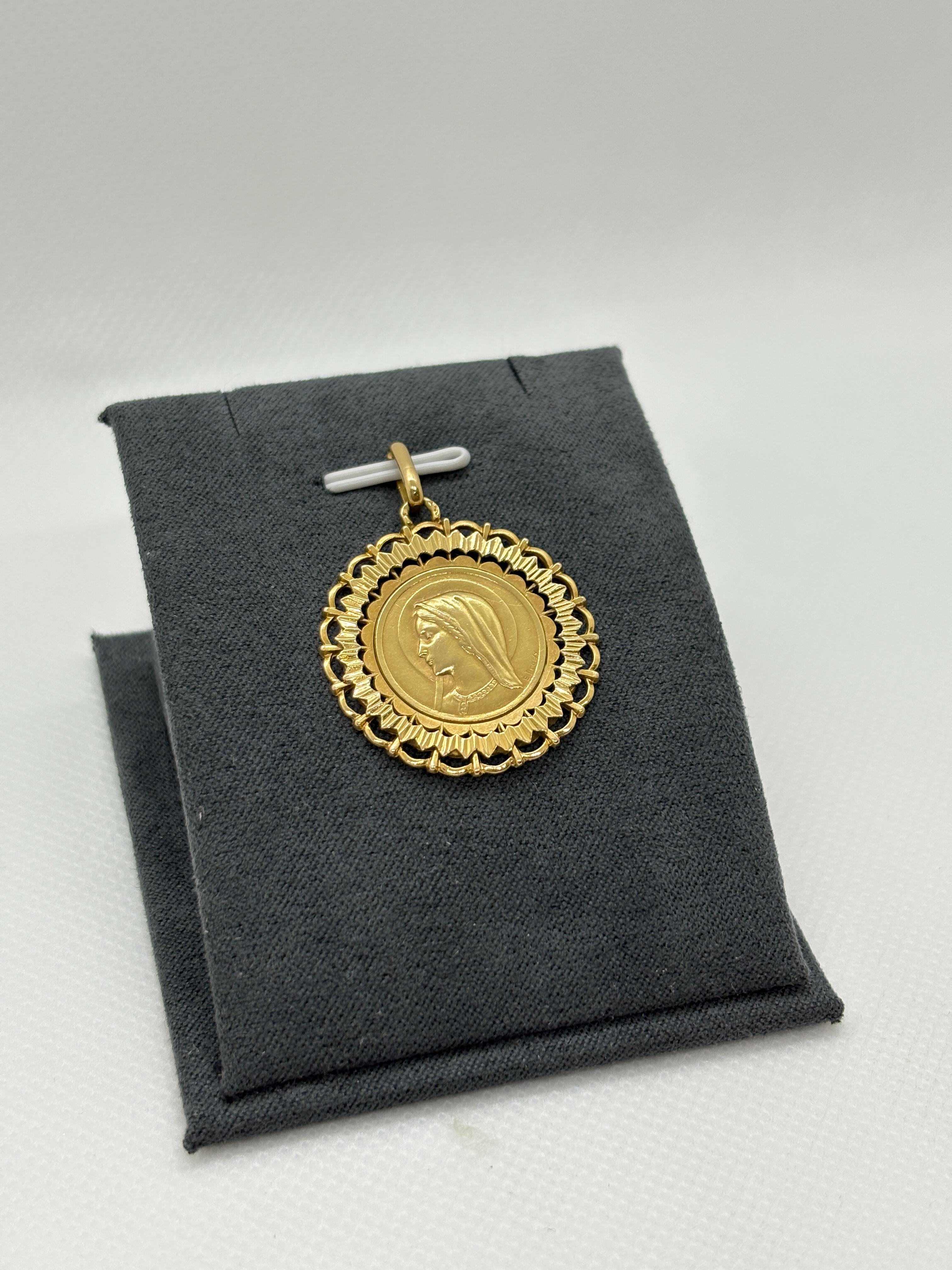 Medaglia d'epoca in oro 18k di Émile Dropsy - Ciondolo religioso francese in vendita 2