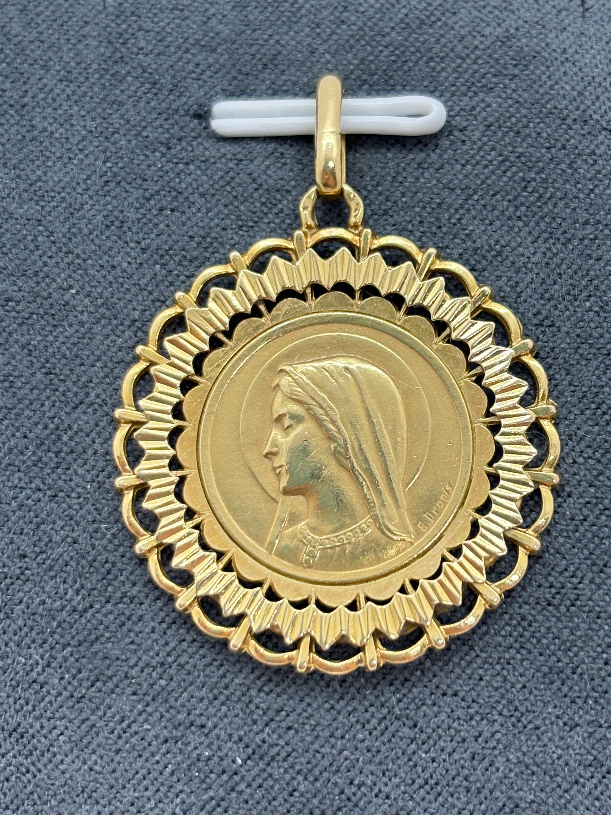 Medaglia d'epoca in oro 18k di Émile Dropsy - Ciondolo religioso francese in vendita 3