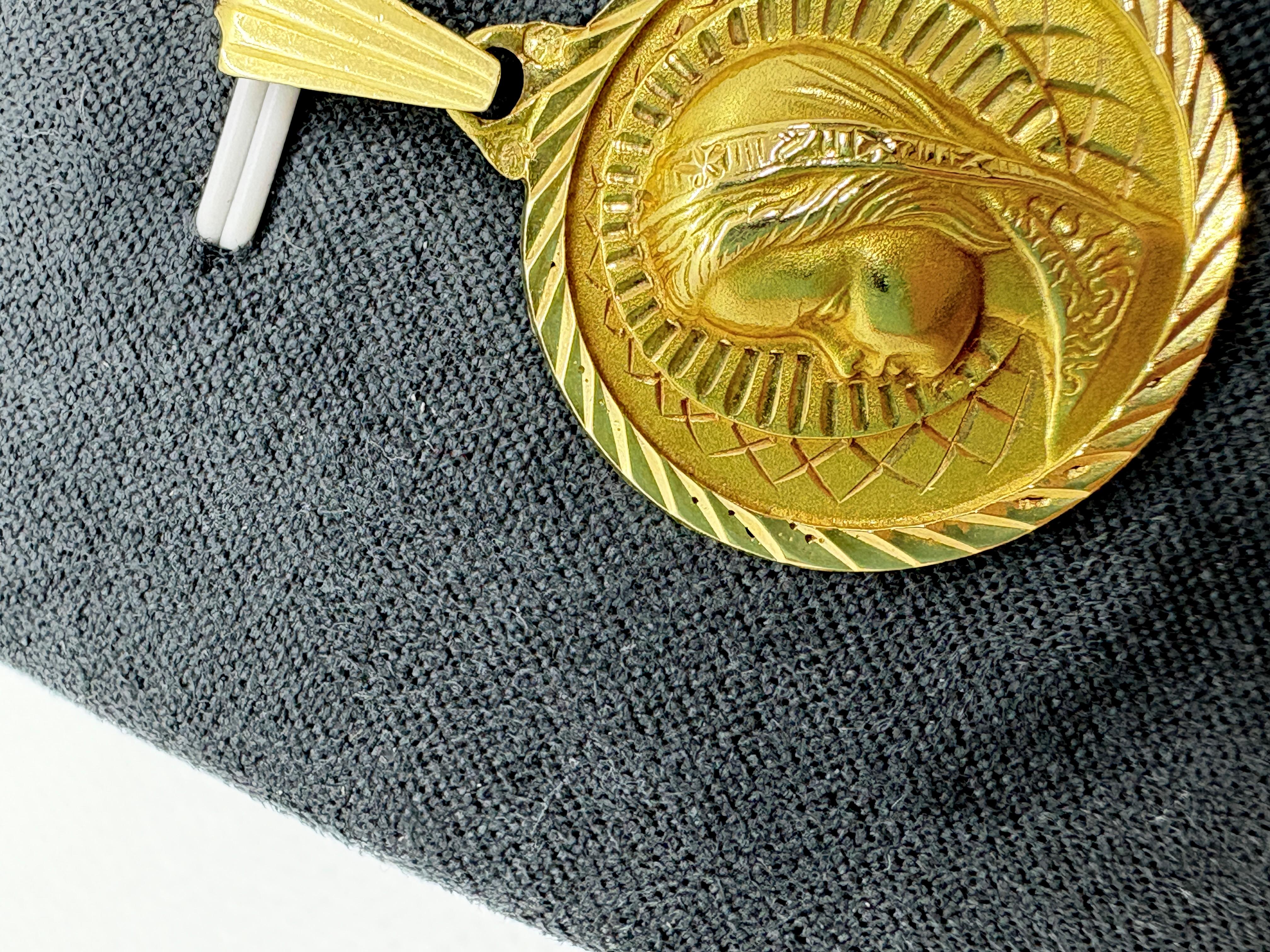 Ciondolo vintage in oro 18k della Vergine Maria - Medaglia religiosa francese - Incisione di pregio in vendita 2