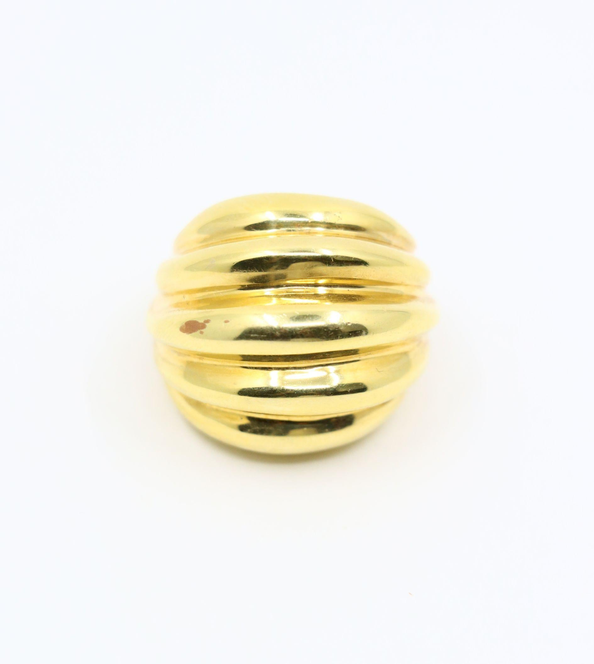 Vintage 18K Gold Wave Ring For Sale 6