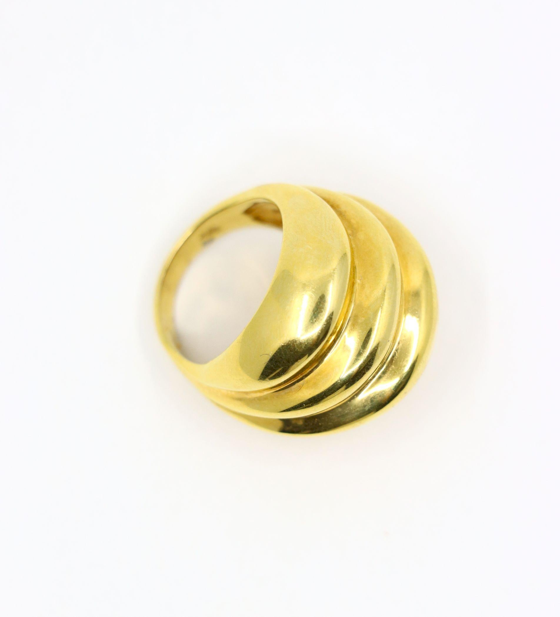 Women's Vintage 18K Gold Wave Ring For Sale