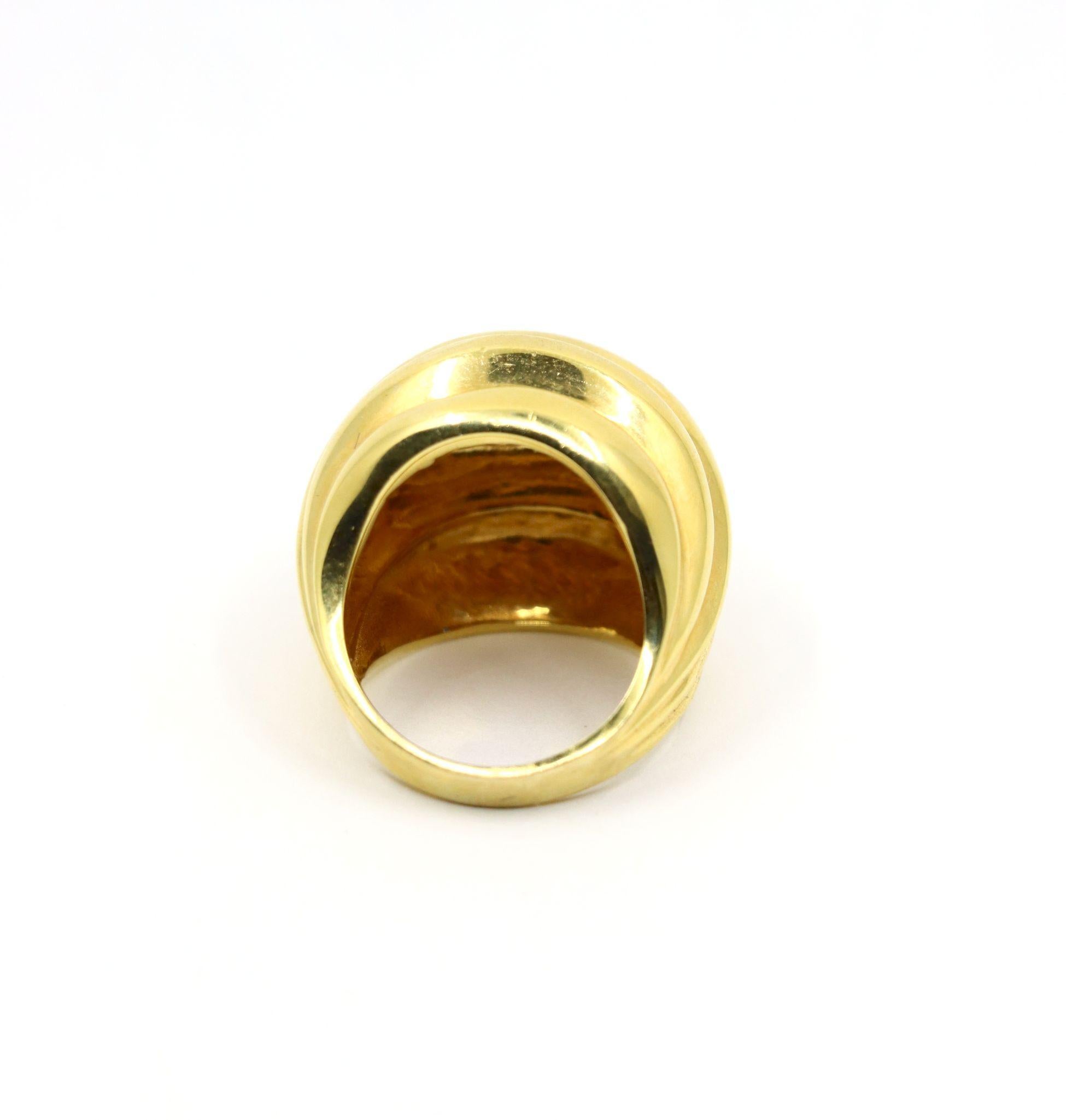 Vintage 18K Gold Wave Ring For Sale 3