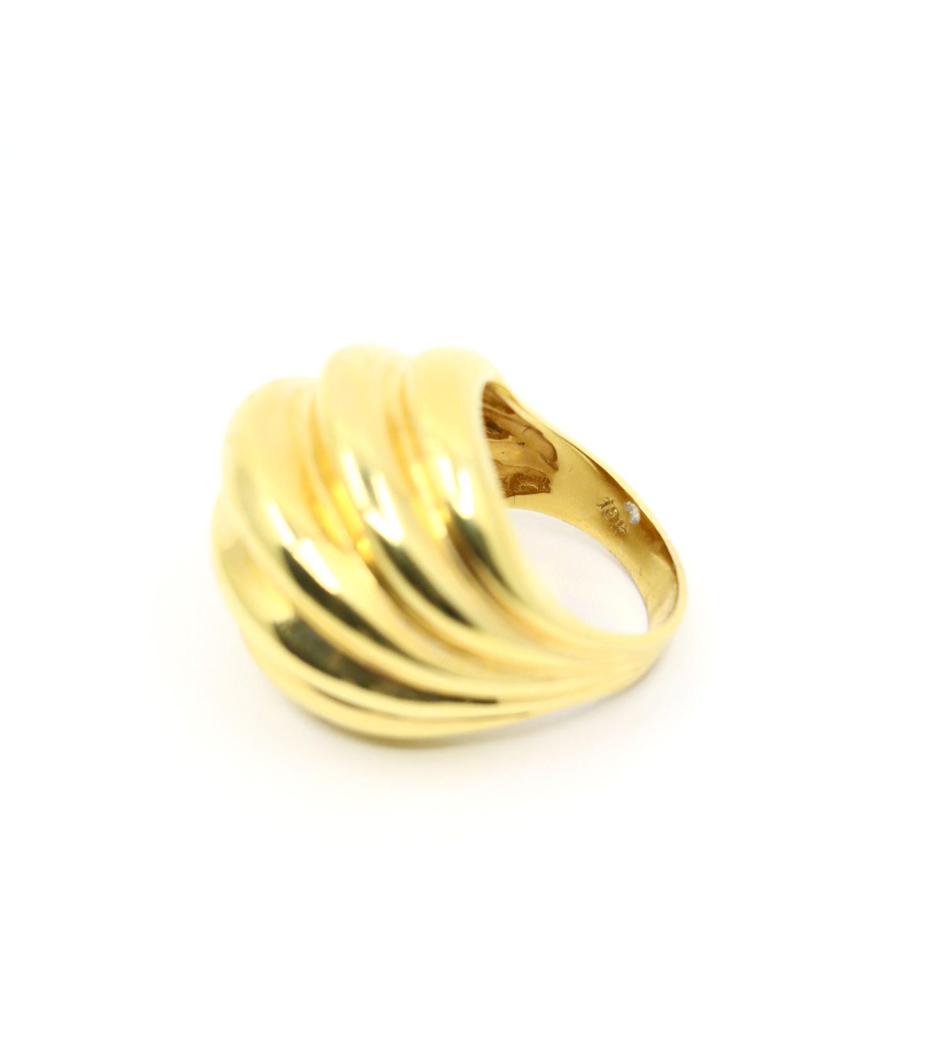 Vintage 18K Gold Wave Ring For Sale 4