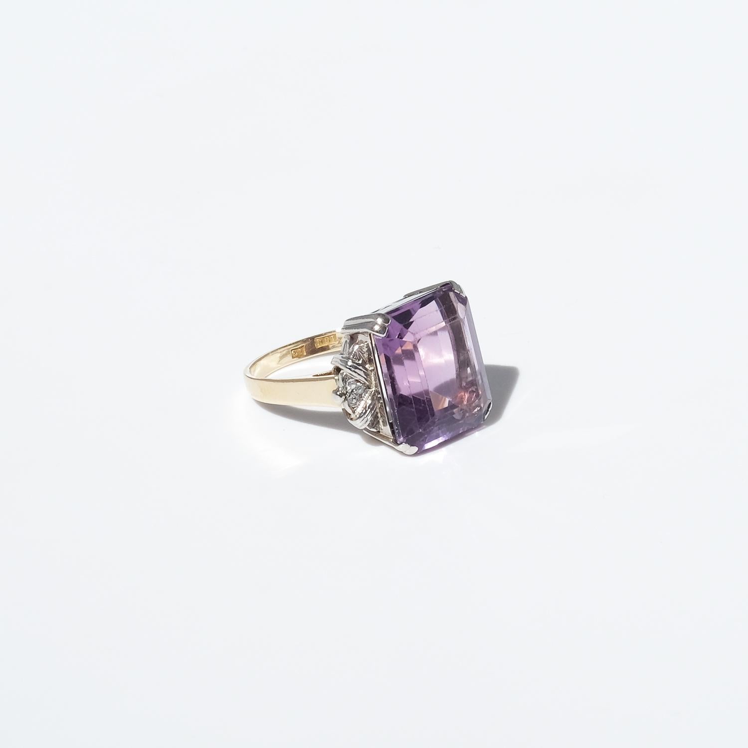Vintage 18K Gold, White Gold, Amethyst and White Sapphire Ring made 1961 For Sale 2