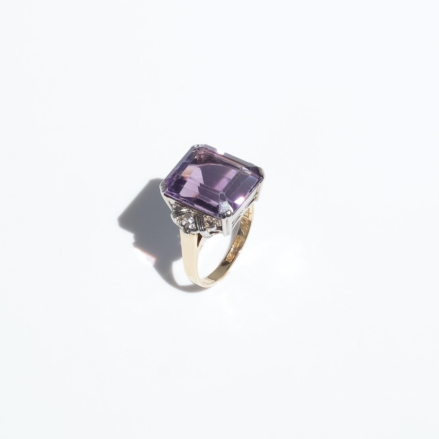 Vintage 18K Gold, White Gold, Amethyst and White Sapphire Ring made 1961 For Sale 3