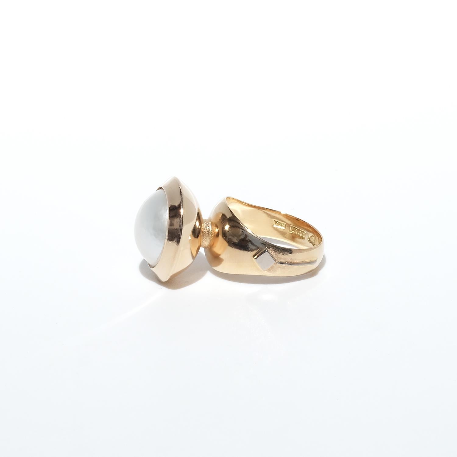 Uncut Vintage 18k Gold, White Gold and Mabe Pearl ring made 1969 in Sweden For Sale
