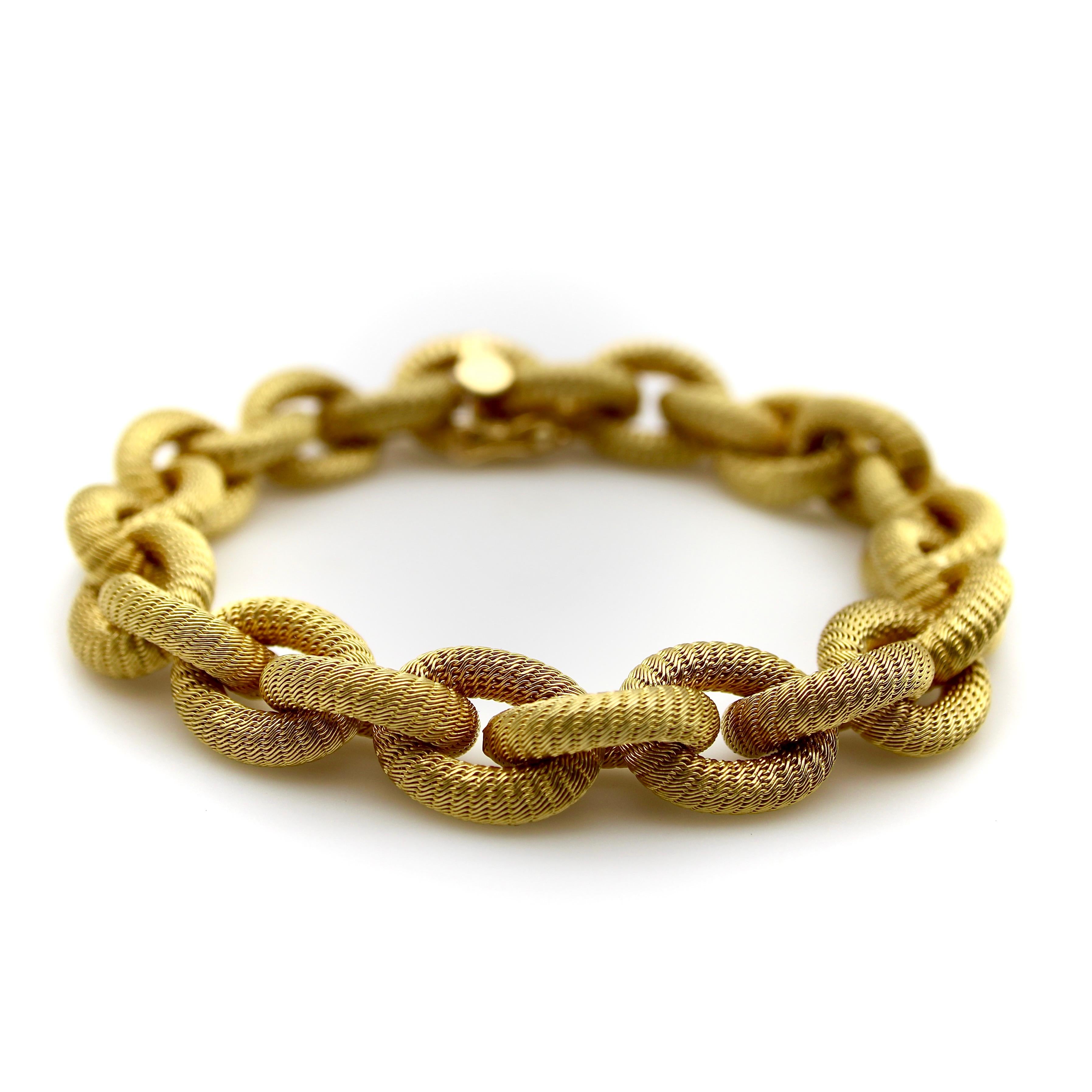 Modern Vintage 18k Gold Woven Oval Link Bracelet For Sale