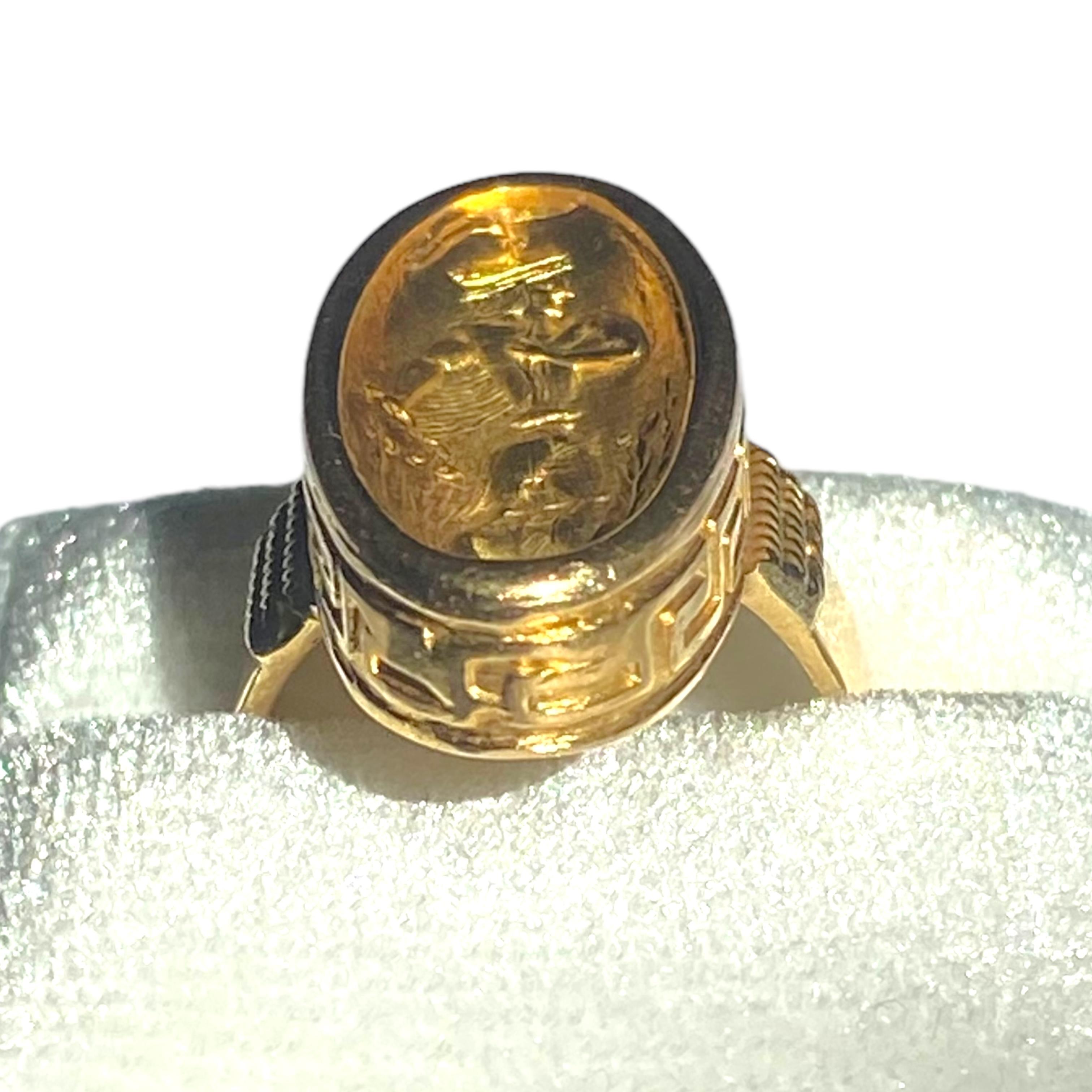 Vintage 18K Greek Key Oval Cameo Style Ring In Good Condition In Henderson, NV