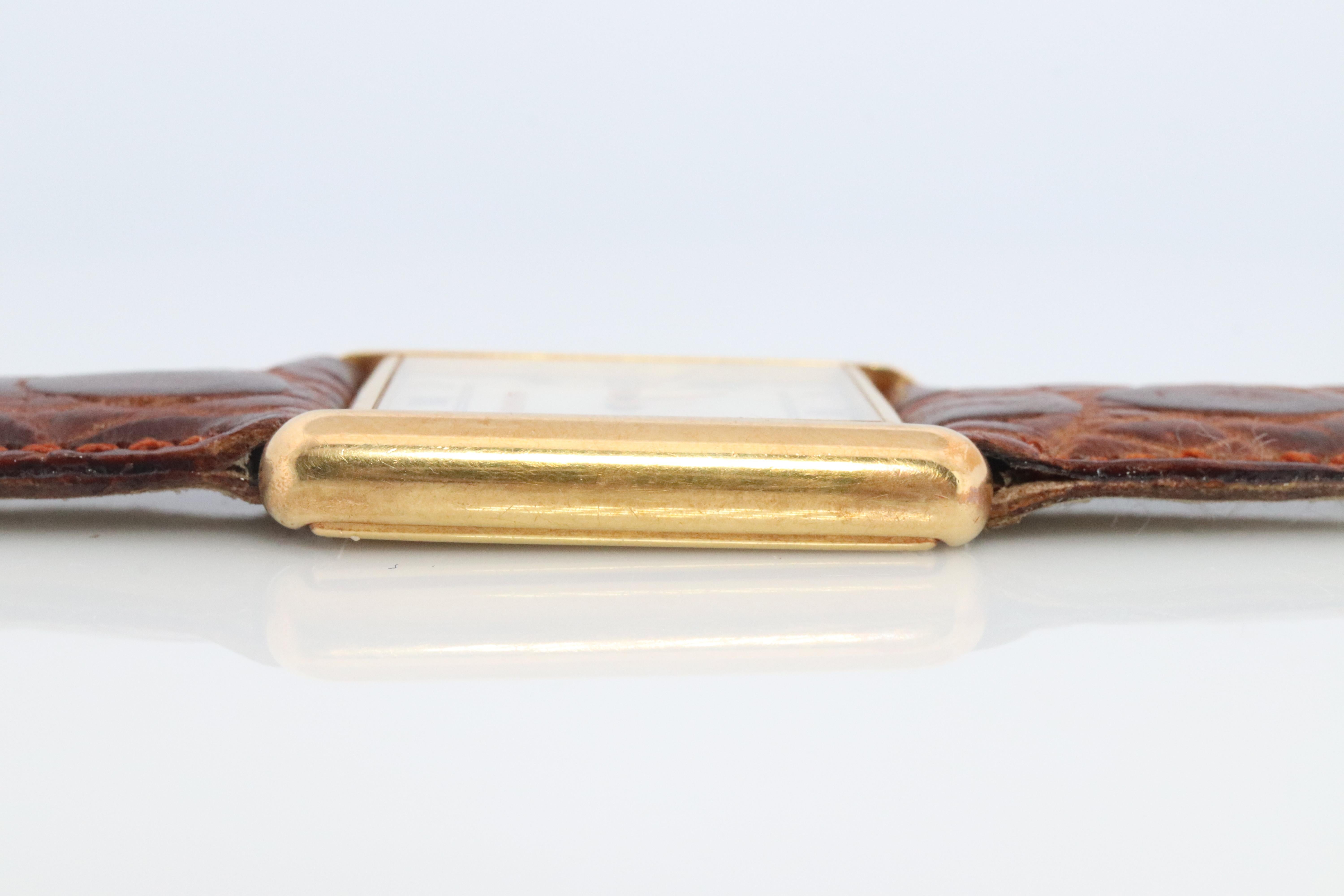 Vintage 18k Gucci Tank Uhr. 18k Gelbgold Gucci 710L Armbanduhr. im Zustand „Gut“ in Port Charlotte, FL