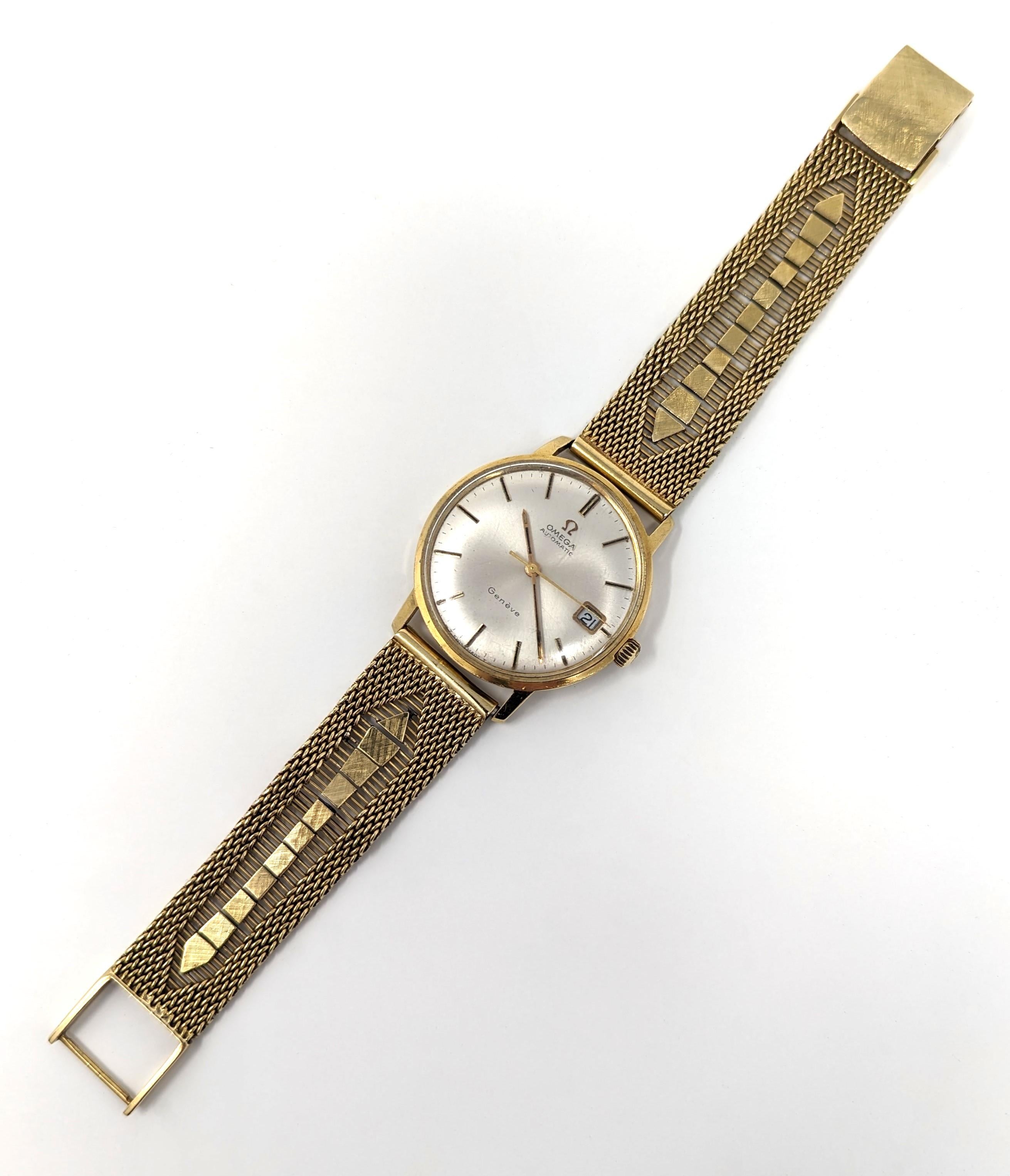 Superb Vintage Omega Automatic Uhr, Geneve Swiss Made mit einem atemberaubenden 18k massivem Gelbgold Mesh-Band. Das große Zifferblatt misst 1,3 Zoll im Durchmesser (einschließlich Lünette) und 10 mm in der Tiefe. Misst insgesamt 7,5 Zoll von einem