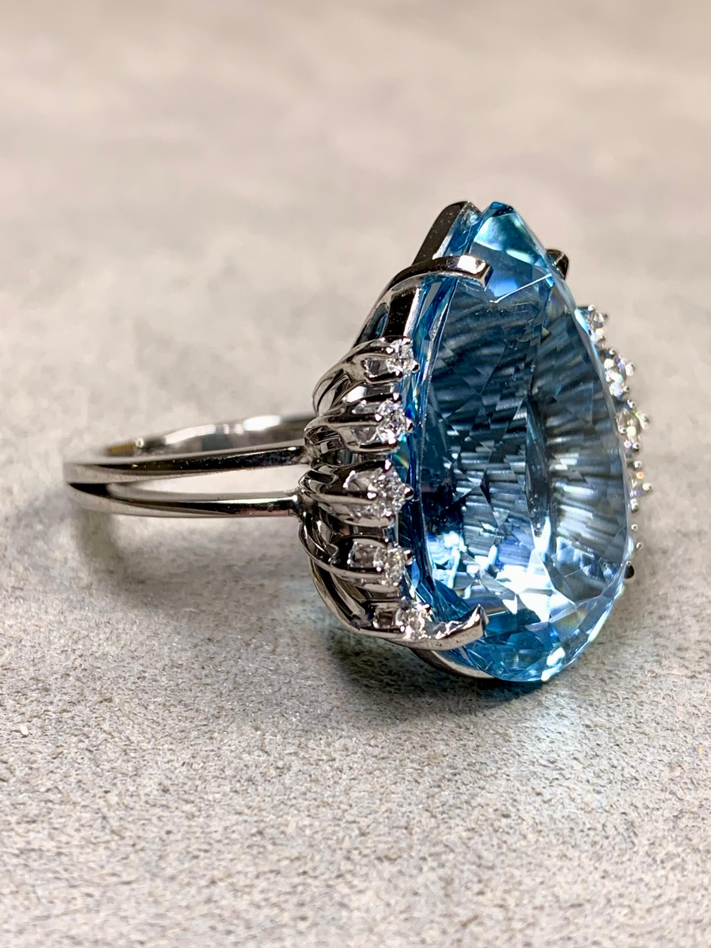 Cocktailring aus 18 Karat birnenförmigem Santa Maria-Aquamarin und Diamant 17,50 Karat im Angebot 4