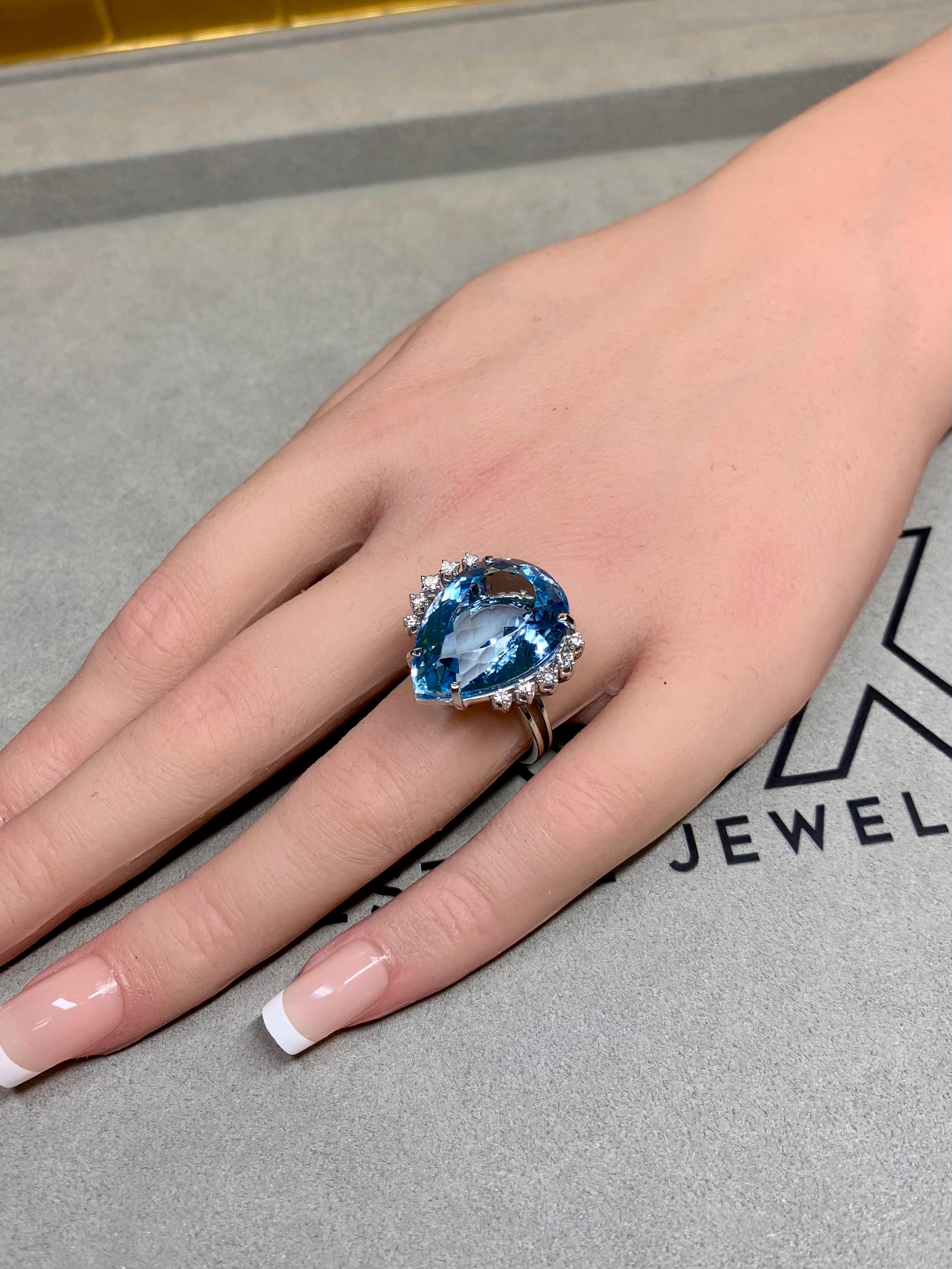 Cocktailring aus 18 Karat birnenförmigem Santa Maria-Aquamarin und Diamant 17,50 Karat im Zustand „Hervorragend“ im Angebot in Winter Springs, FL