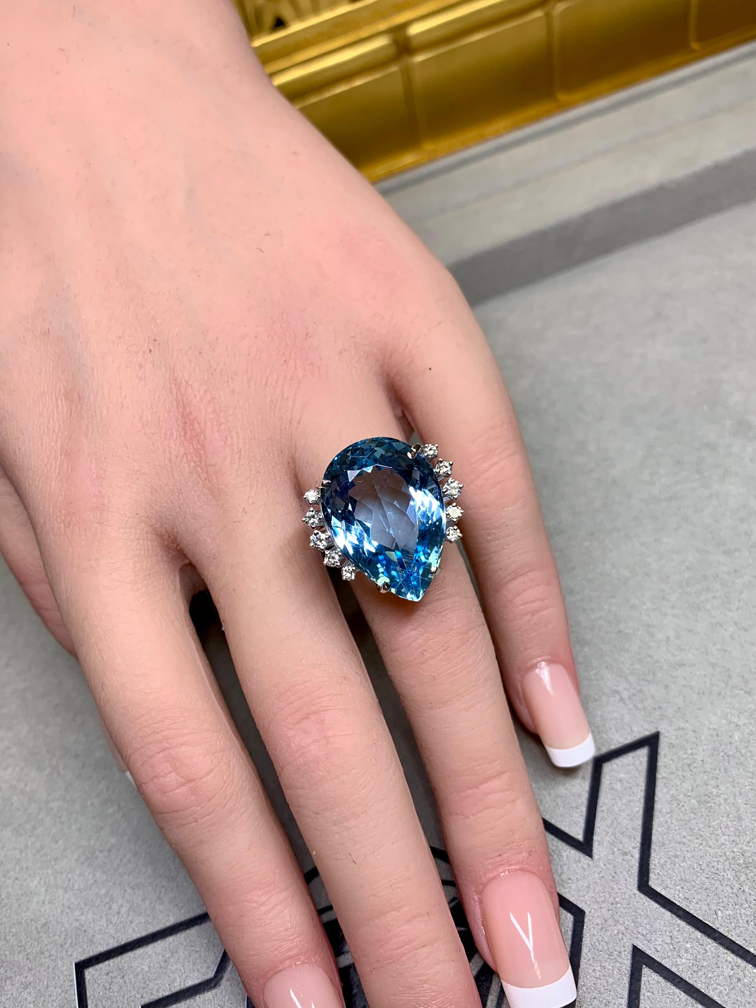 Cocktailring aus 18 Karat birnenförmigem Santa Maria-Aquamarin und Diamant 17,50 Karat für Damen oder Herren im Angebot