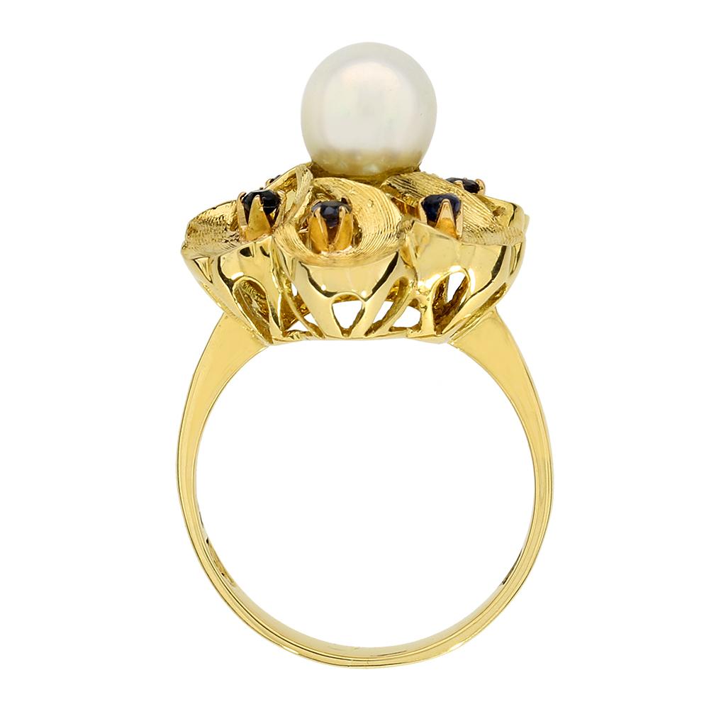 Vintage 18K Pearl & Sapphire Ring In Excellent Condition For Sale In Fuquay Varina, NC