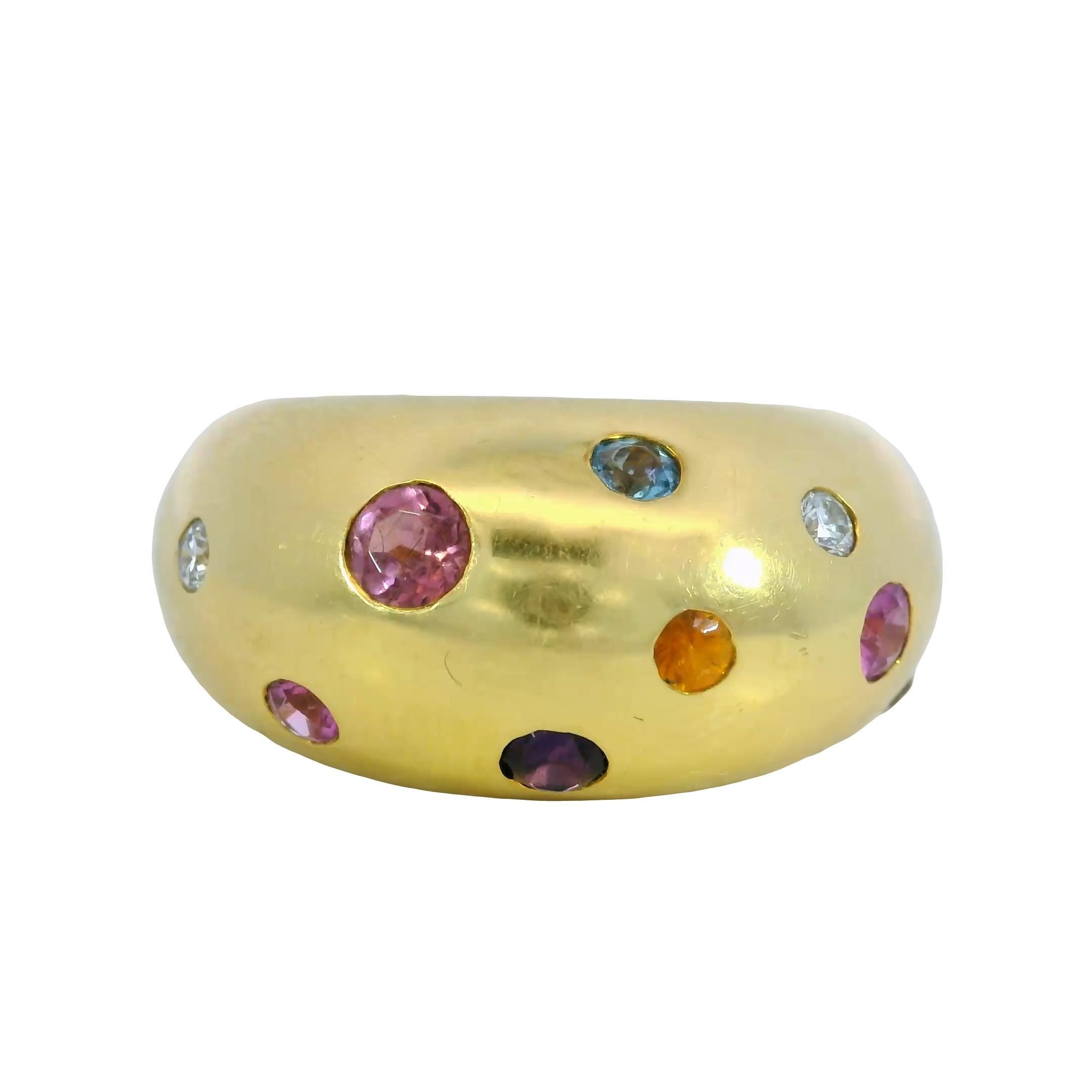 Vintage 18K Puffy Band Ring Französisch farbige Edelsteine Gelbgold

Dieser französische Kuppelring aus 18 Karat Gelbgold präsentiert eine verspielte Mischung aus bunten Edelsteinen, die elegant in ein glattes, abgerundetes Band eingefasst