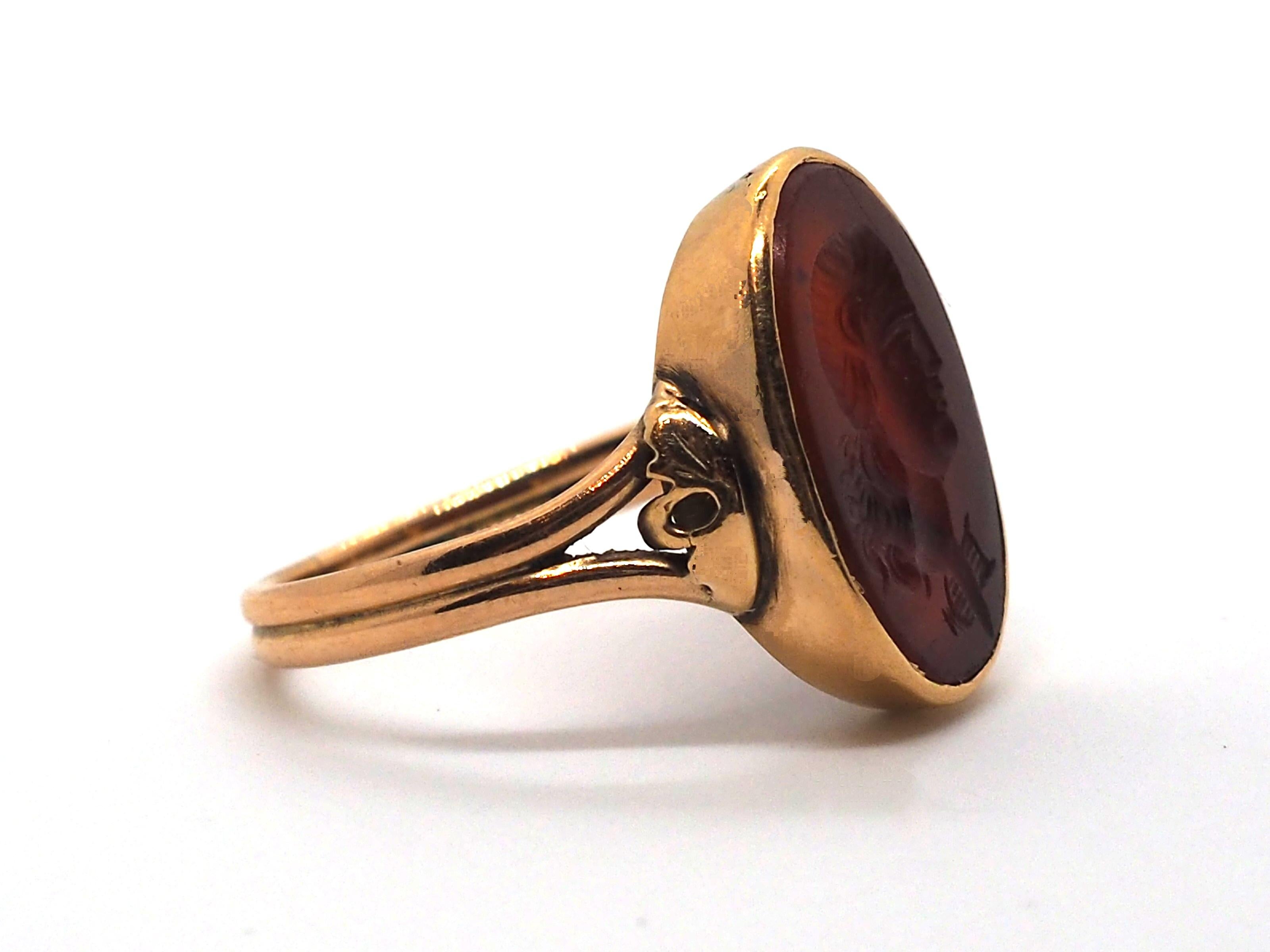 Vintage Ring Cornelian 18 K Rose solid  Gold  In Good Condition For Sale In Geneva, CH