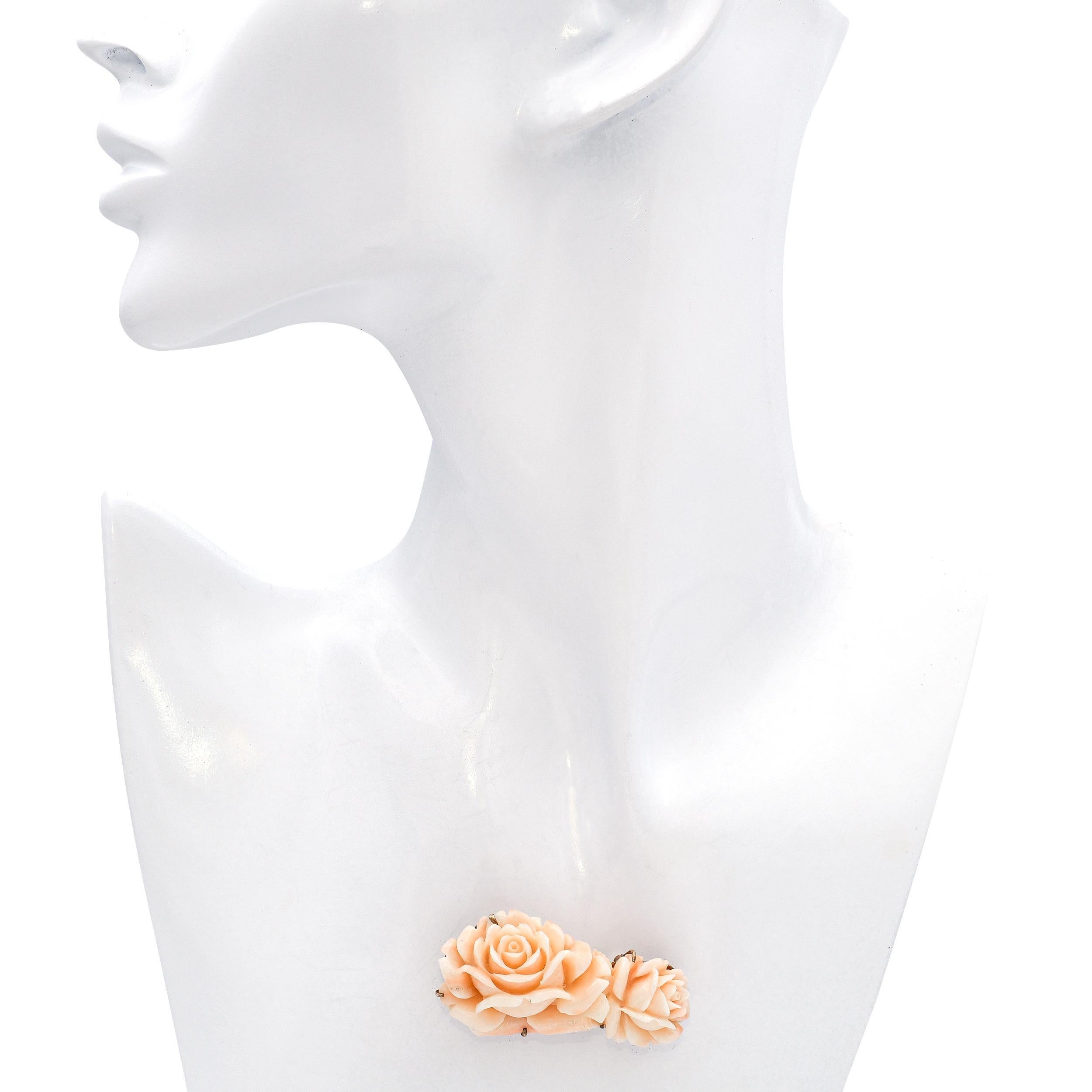 Vintage 18k Rose Gold Carved Angel Skin Coral Rose Brooch In Good Condition For Sale In New York, NY