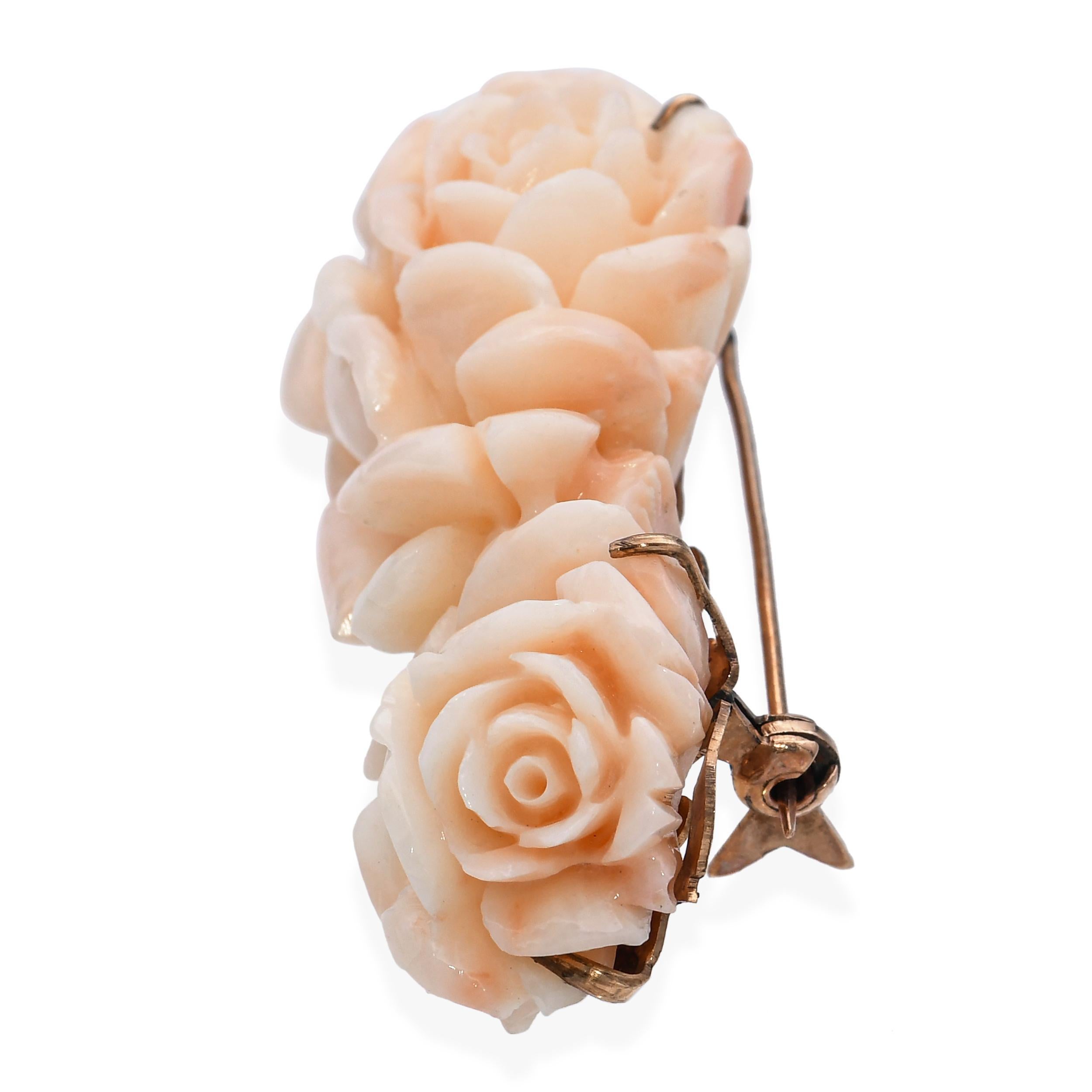 Vintage 18k Rose Gold Carved Angel Skin Coral Rose Brooch For Sale 2