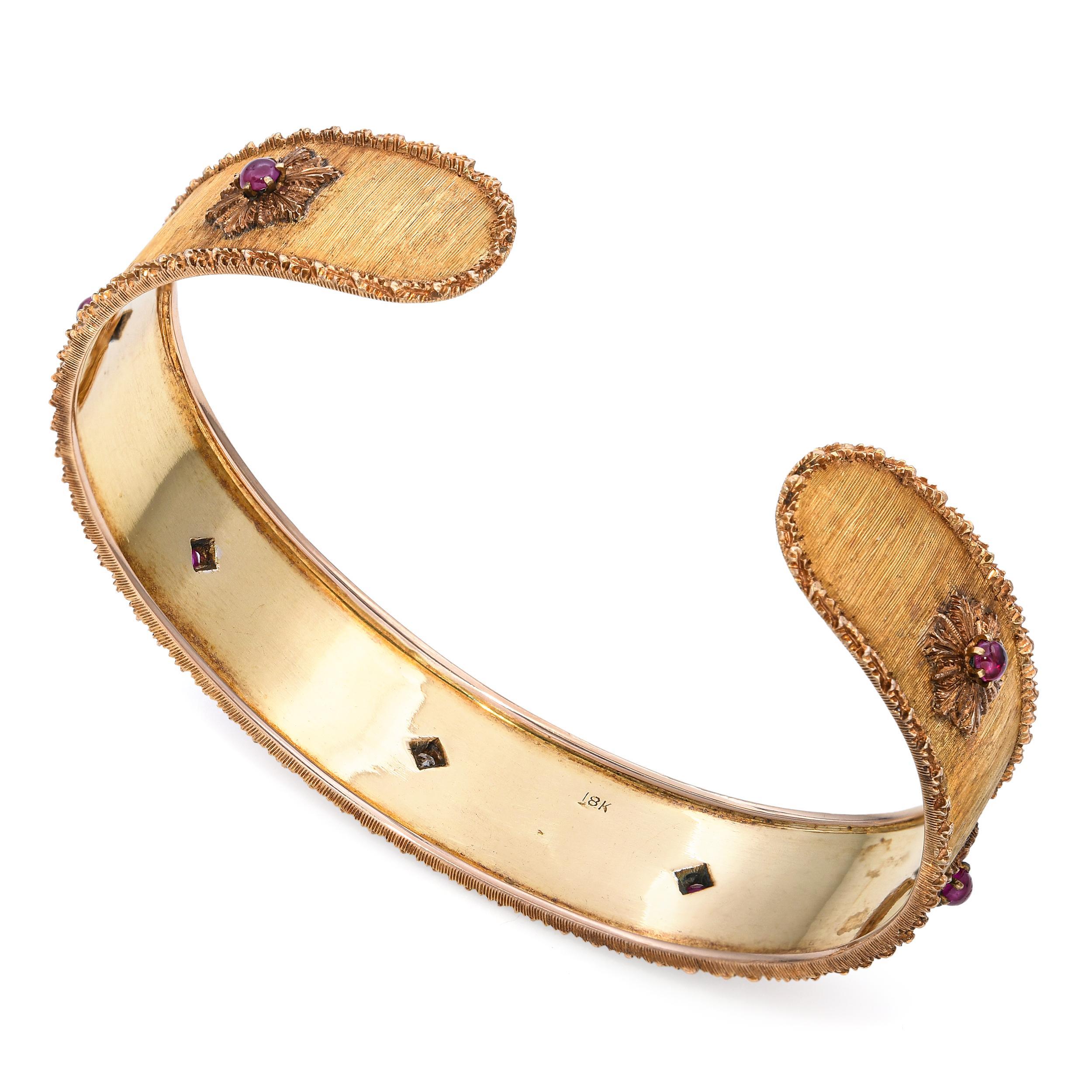 Bracciale vintage in oro rosa 18k con diamanti e rubini con finitura rigata in vendita 2