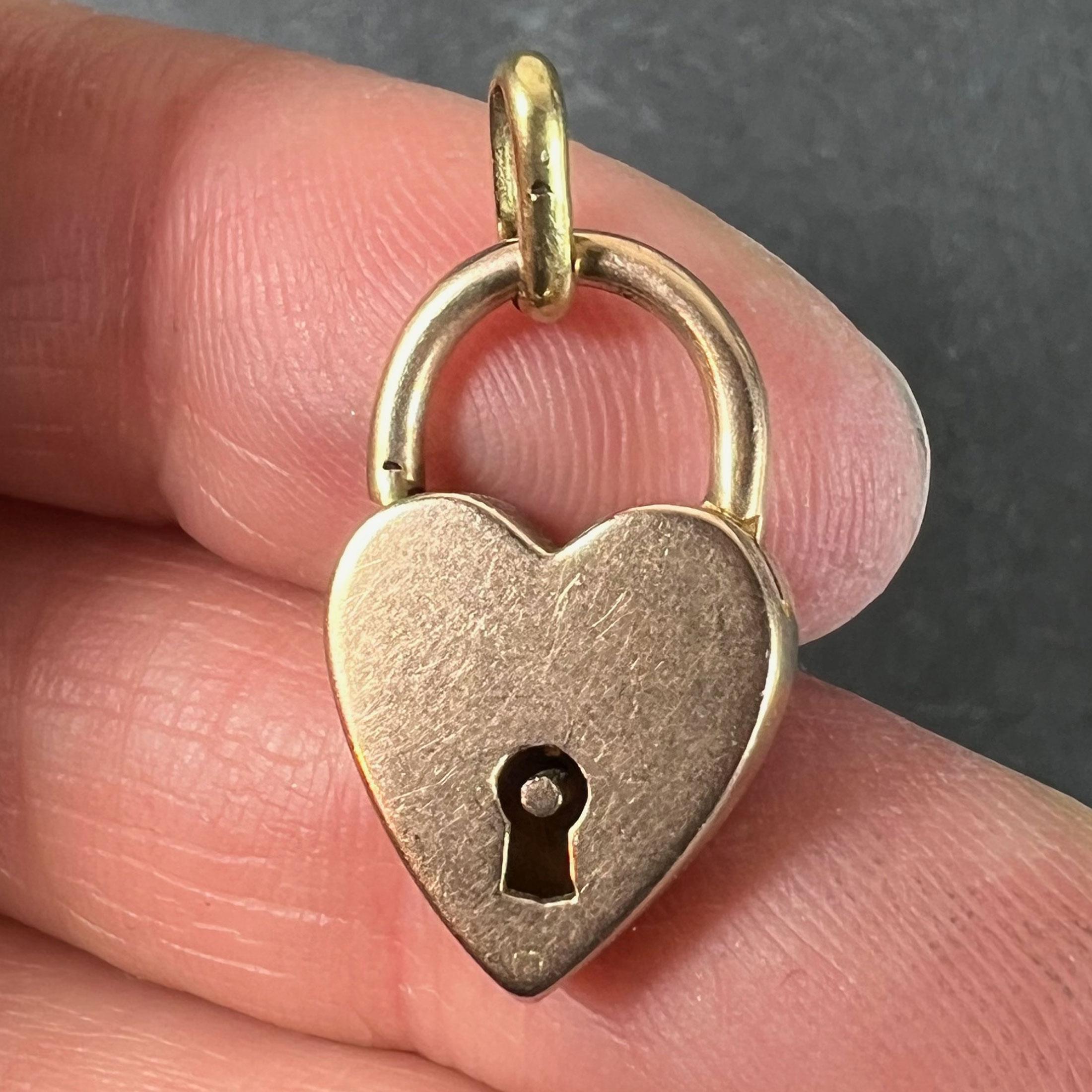 Vintage 18K Rose Gold Herz Vorhängeschloss Charm Anhänger im Angebot 1
