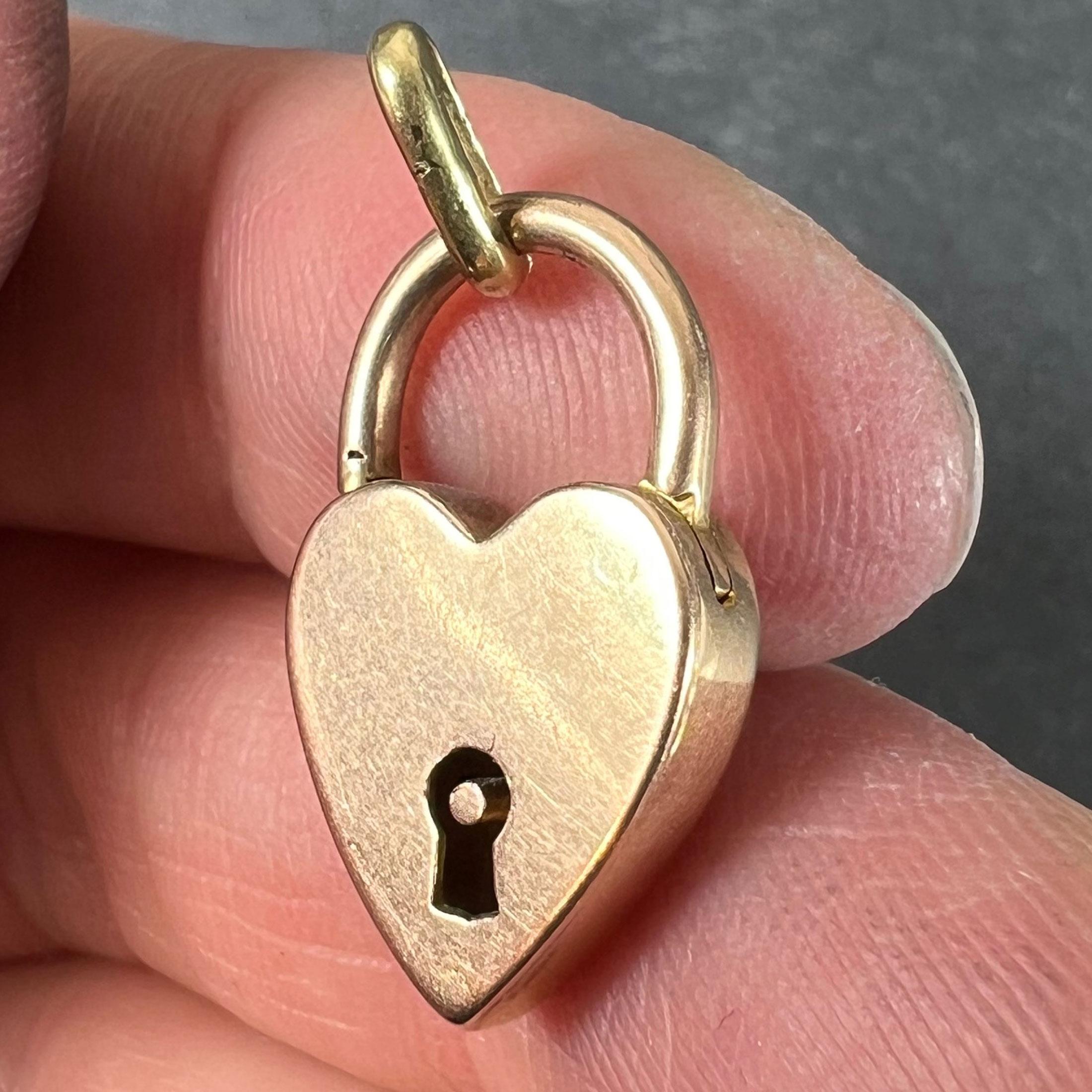 Vintage 18K Rose Gold Herz Vorhängeschloss Charm Anhänger im Angebot 2
