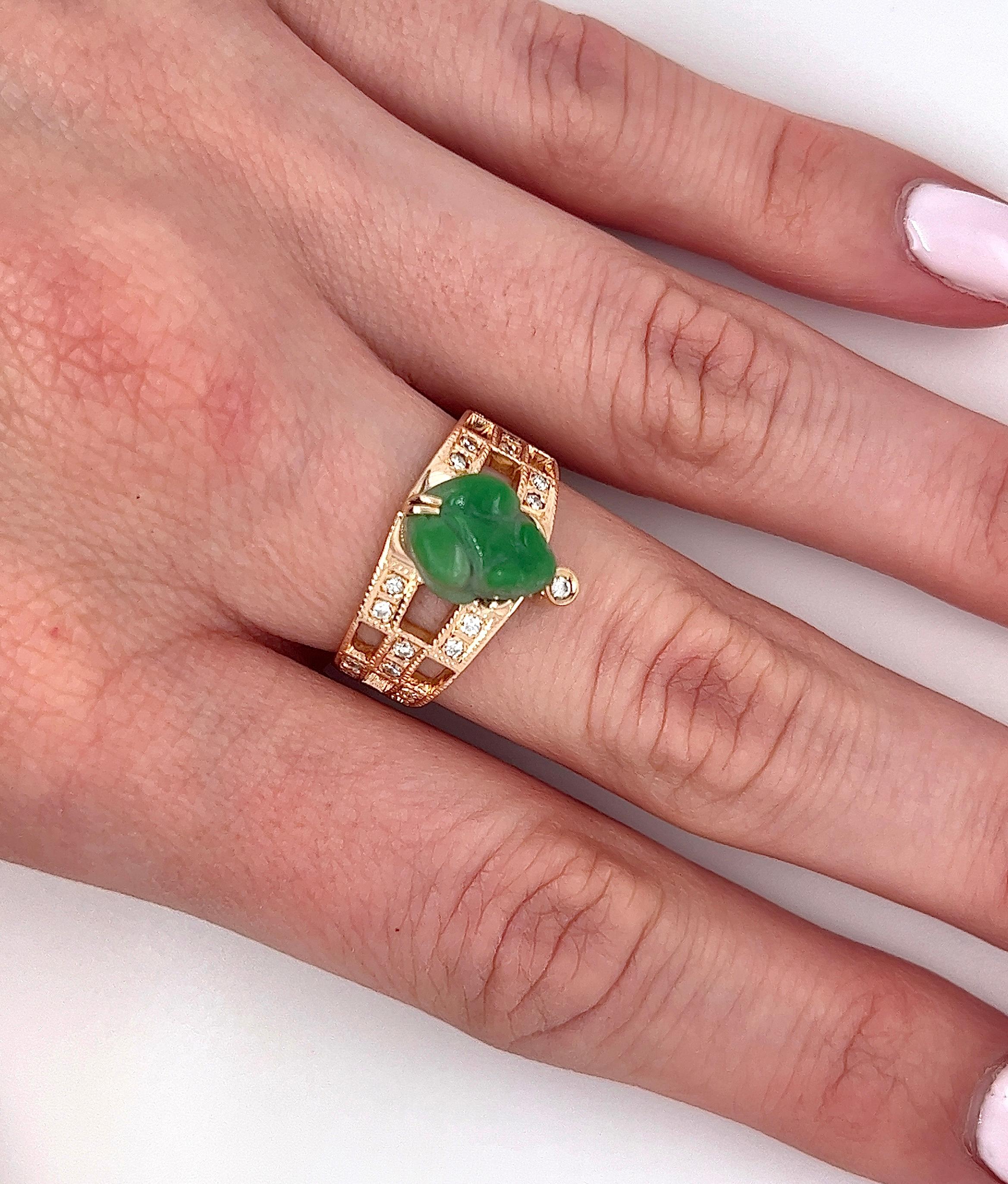 Vintage 18k Rose Gold Jadeite Jade Carved Frog Open Shank Ring with Diamond Side For Sale 1