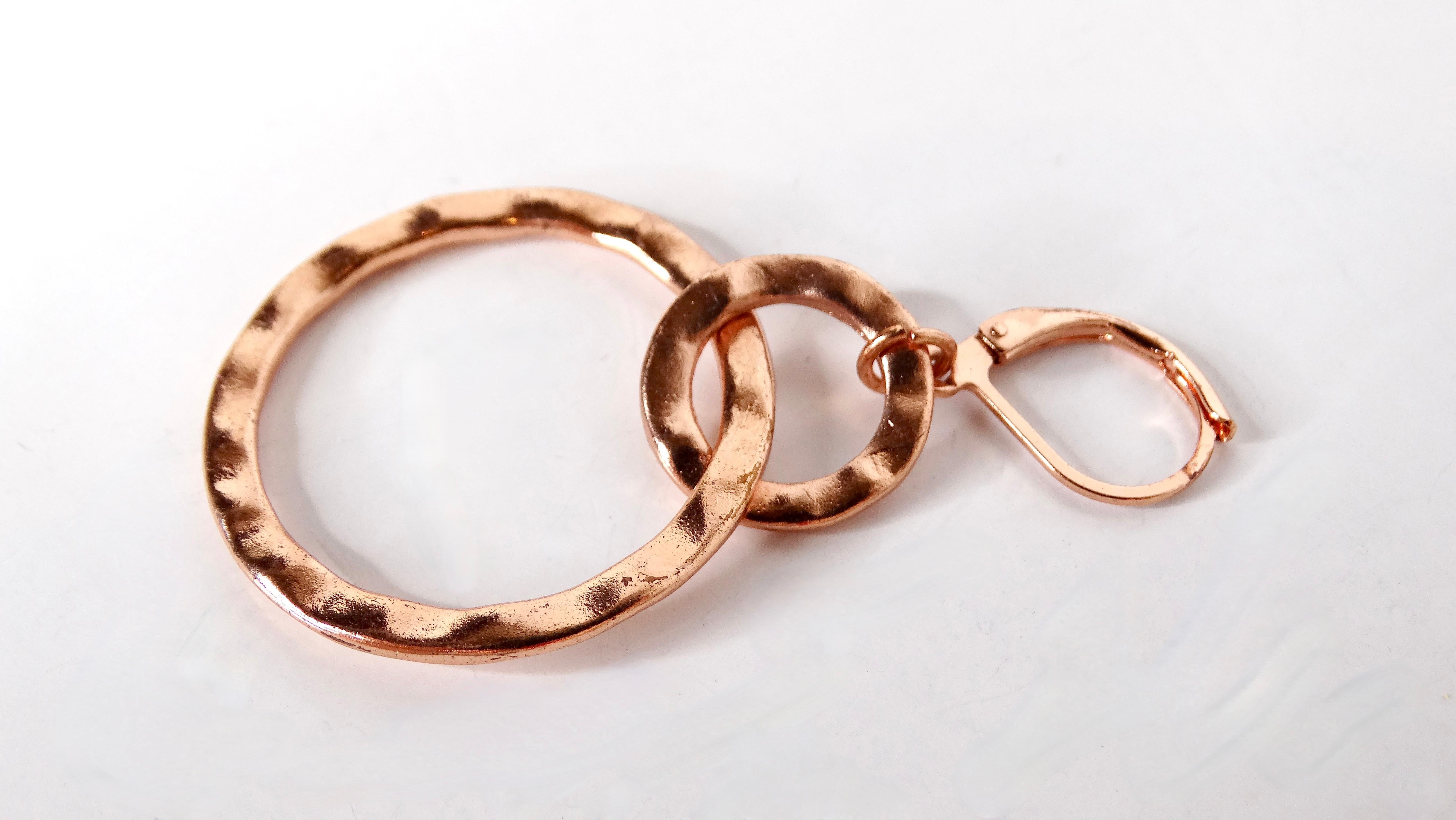 Elevate your jewelry collection with these stunning Vintage 18k Rose Gold Plated Hammered Tiered Hoop Earrings. Featuring a unique two-tiered design, these dangle earrings showcase a beautiful hammered texture that reflects light exquisitely, making