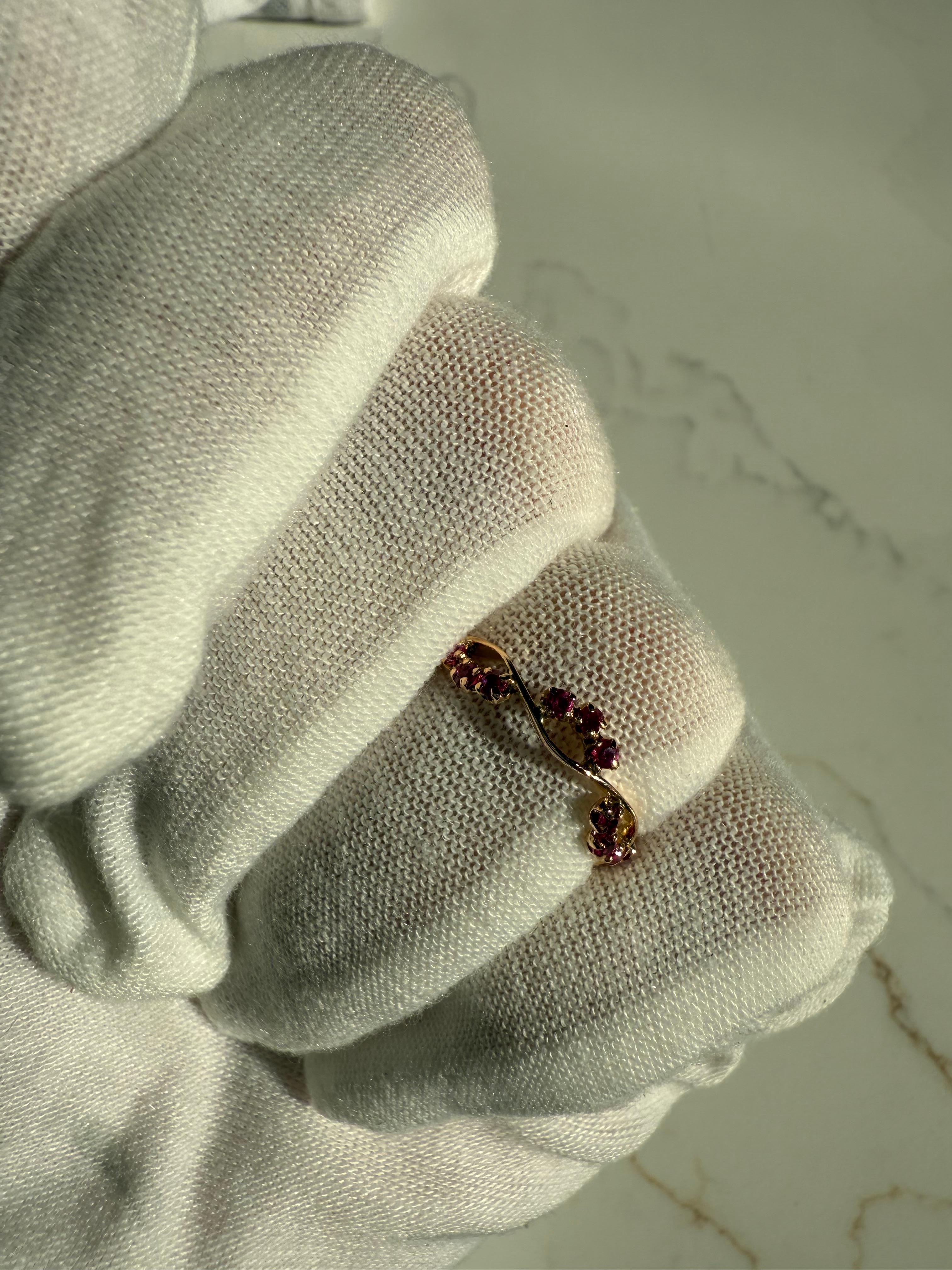 Vintage 18K Rose Gold Ruby Eternity Band Ring. In Good Condition For Sale In San Francisco, CA