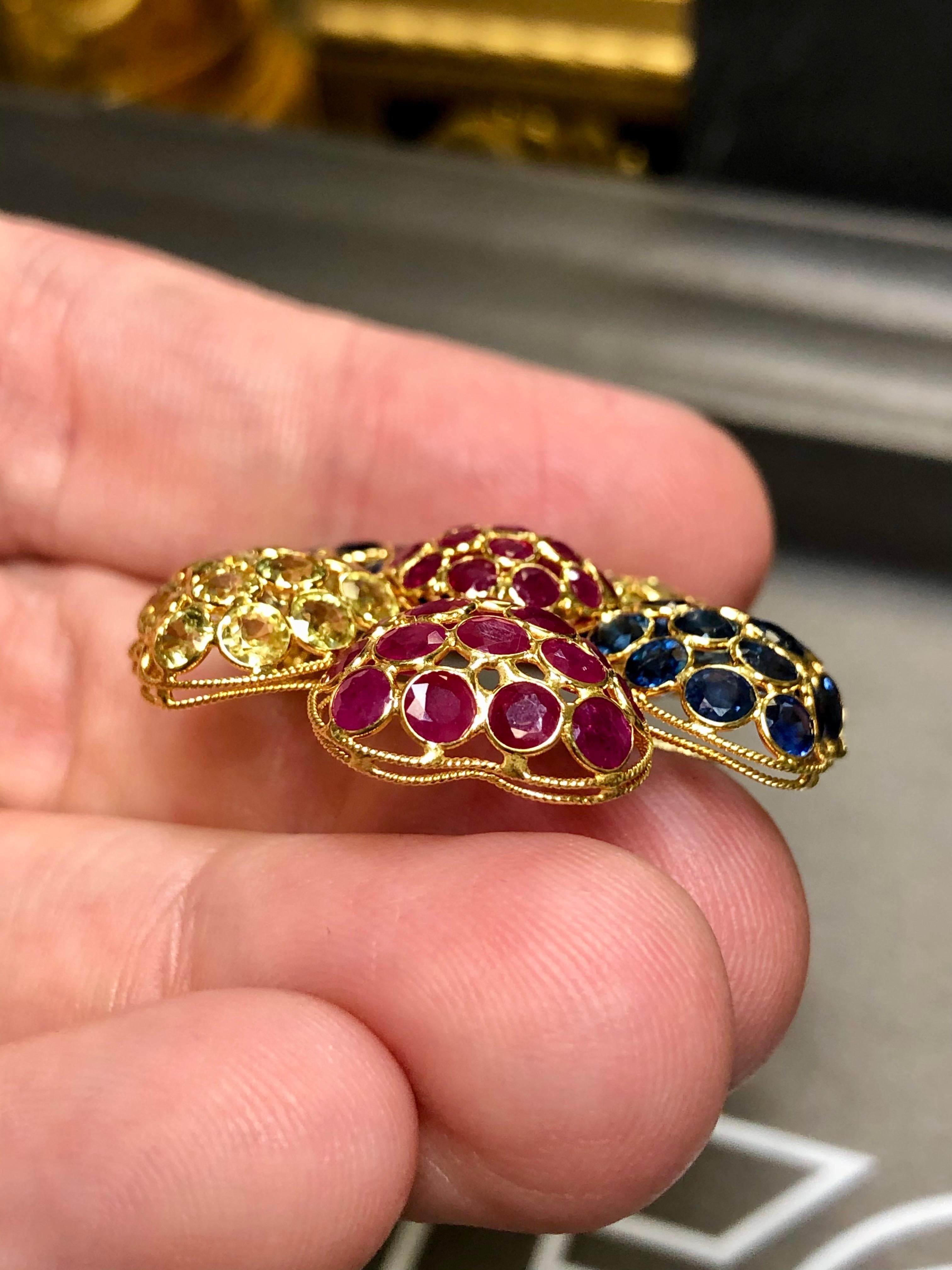 Vintage 18K Ruby Yellow Blue Sapphire Flower Brooch Pin 15.45cttw In Good Condition For Sale In Winter Springs, FL